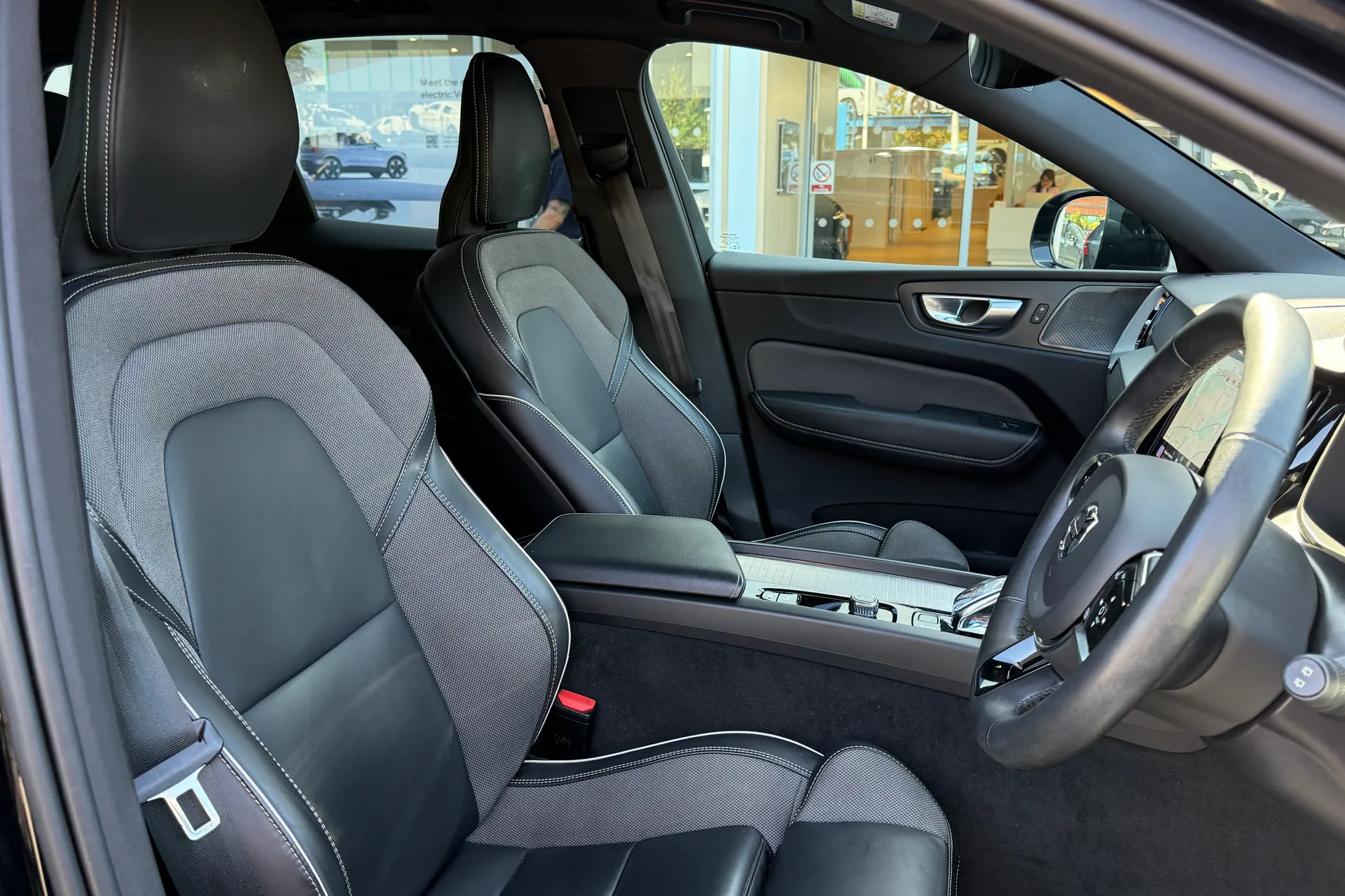 Volvo XC60 thumbnail image number 25