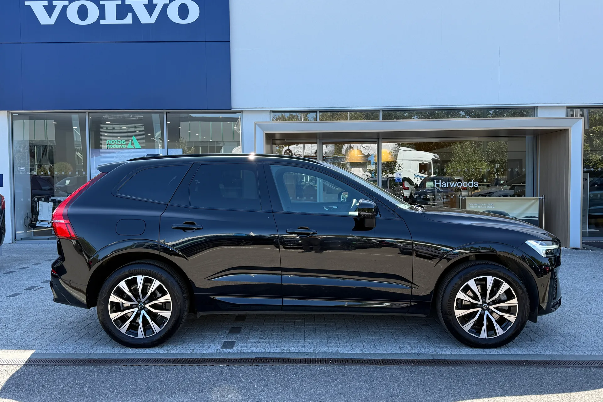 Volvo XC60 thumbnail image number 2