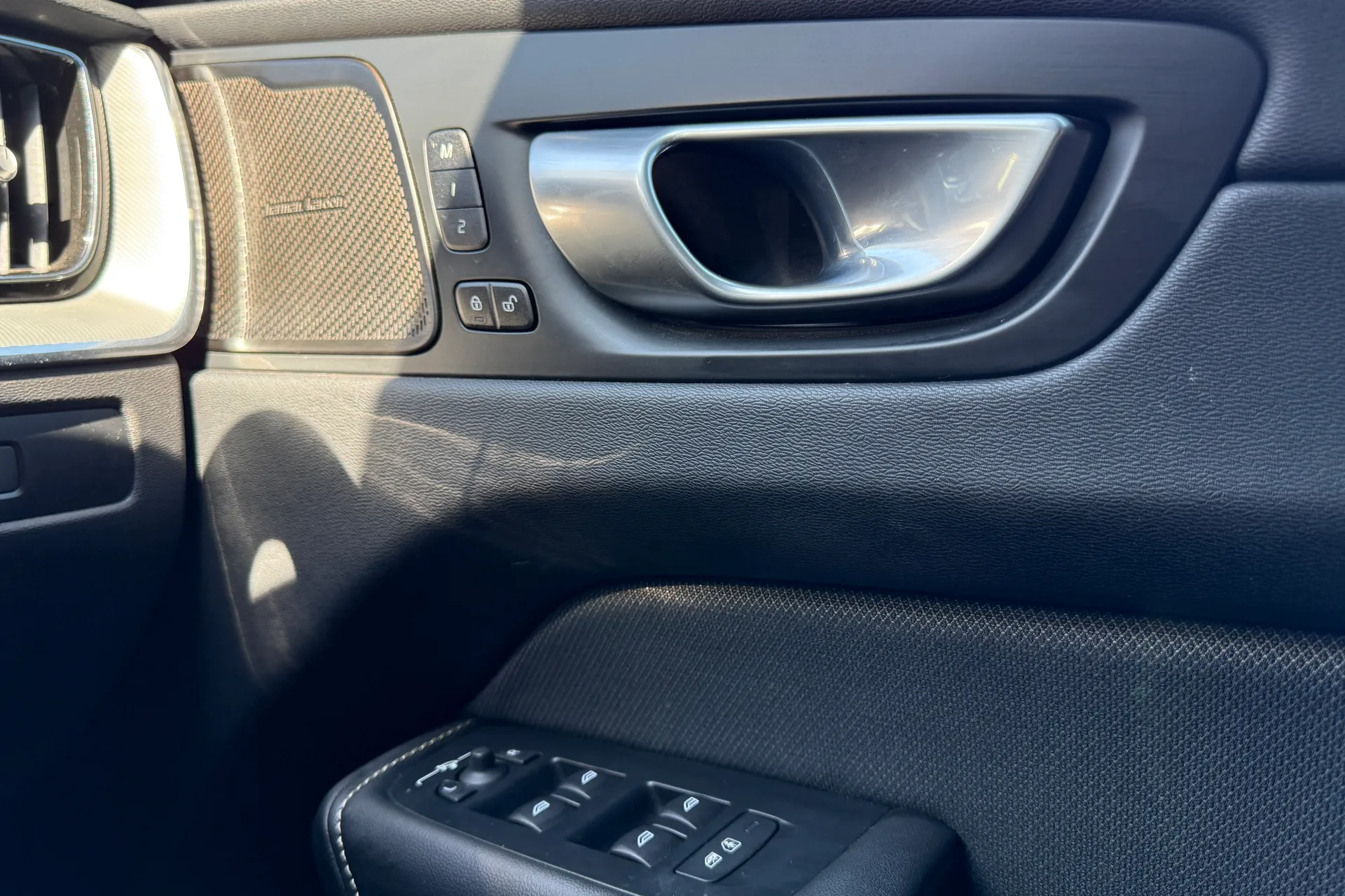 Volvo XC60 thumbnail image number 41