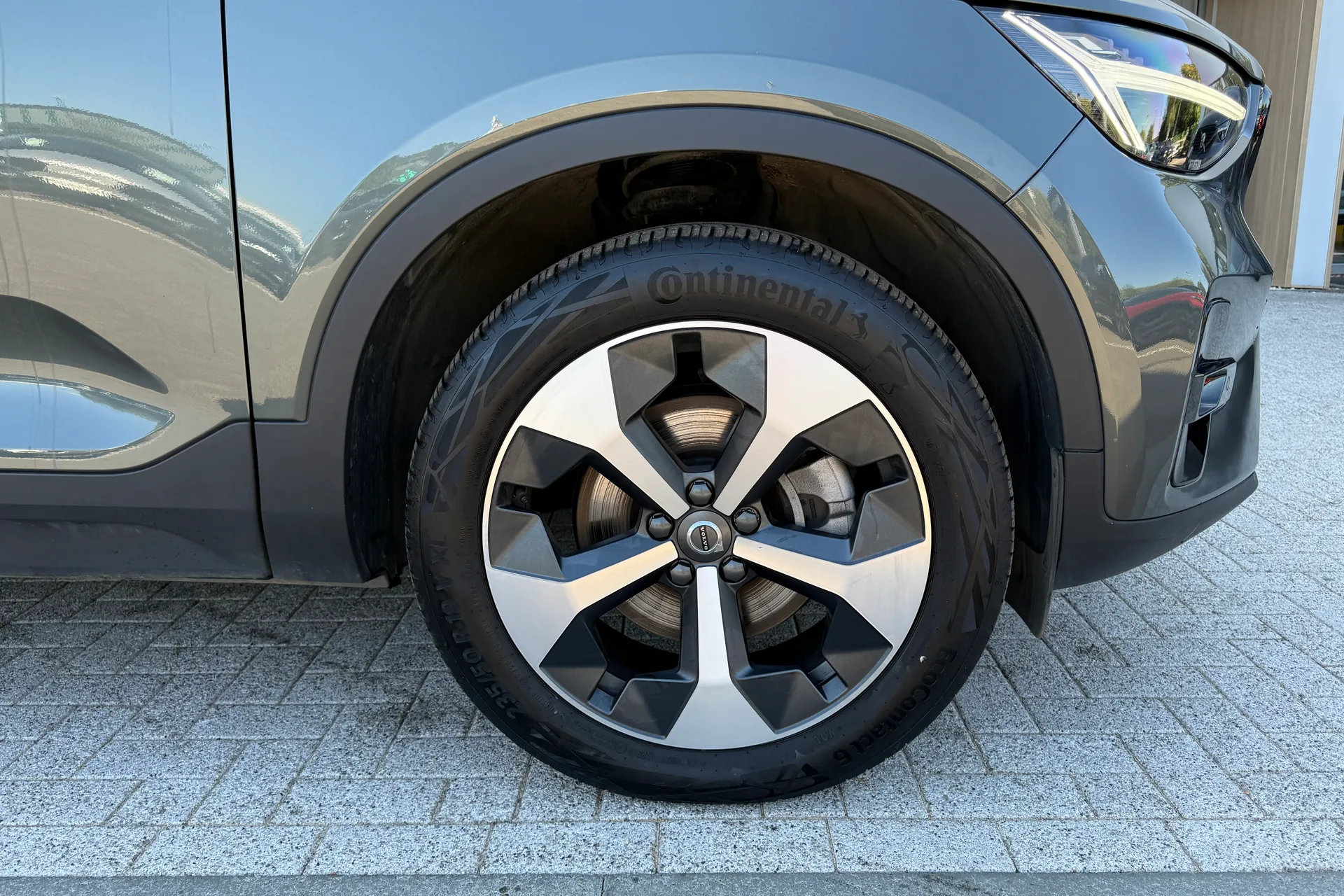 Volvo XC40 thumbnail image number 14