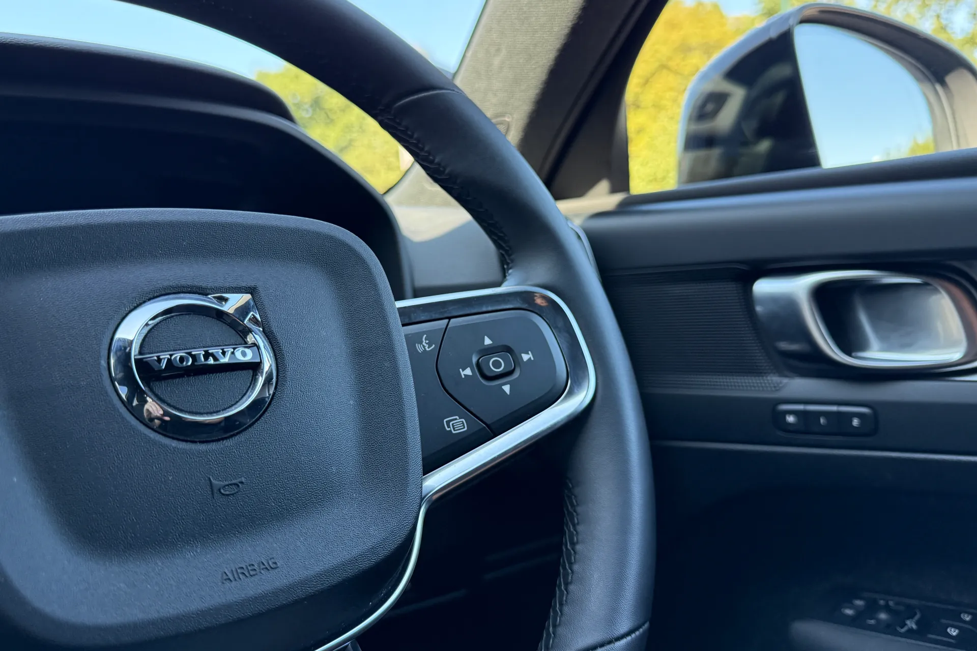 Volvo XC40 thumbnail image number 36