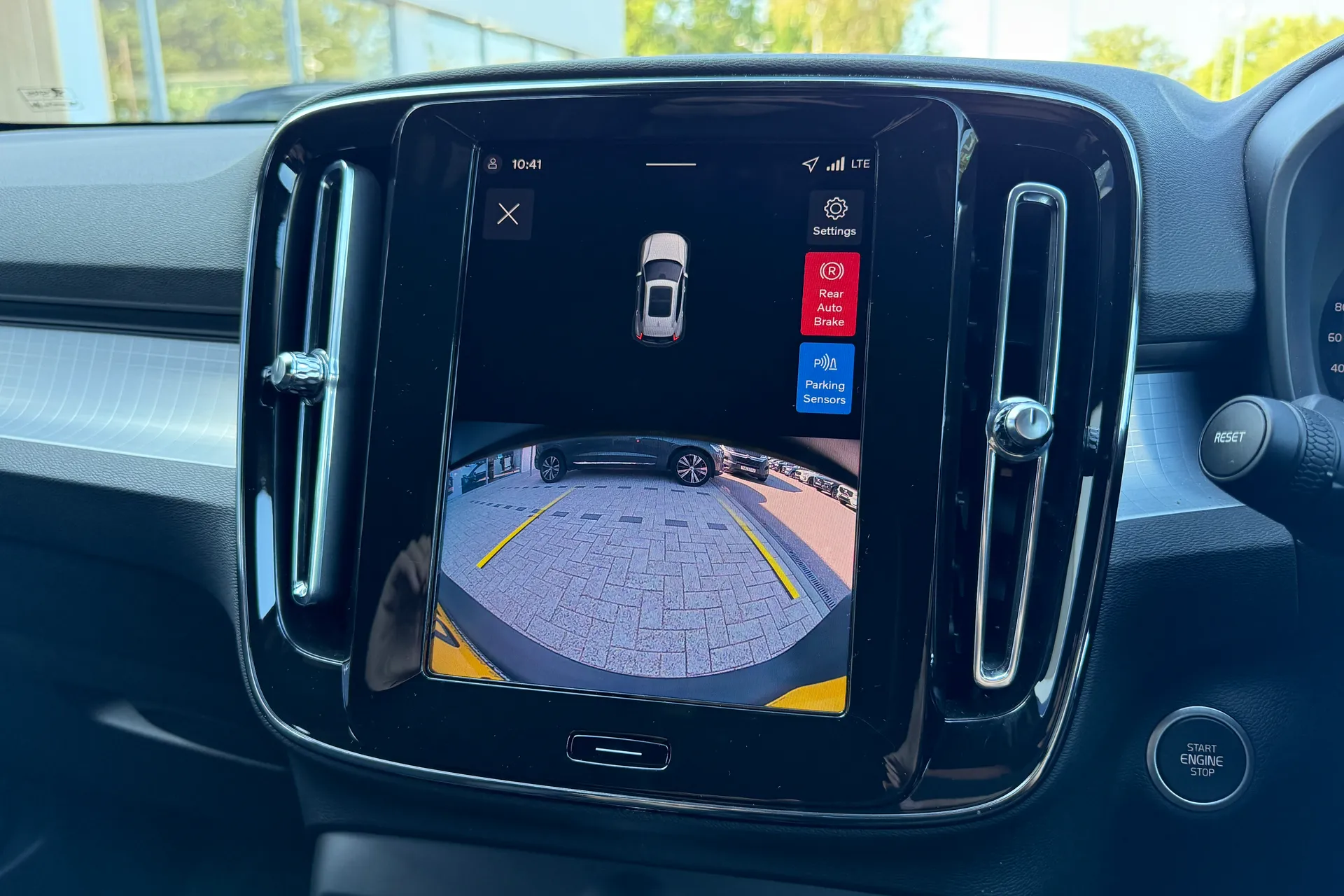 Volvo XC40 thumbnail image number 4