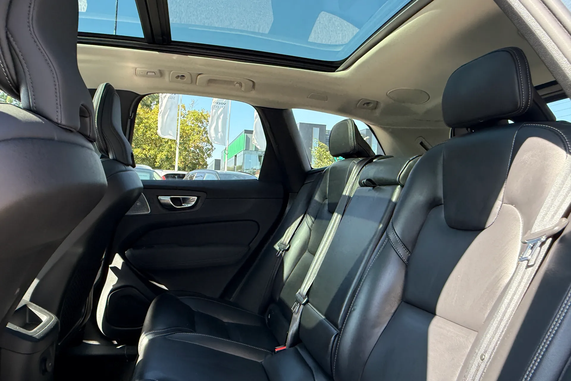 Volvo XC60 thumbnail image number 30