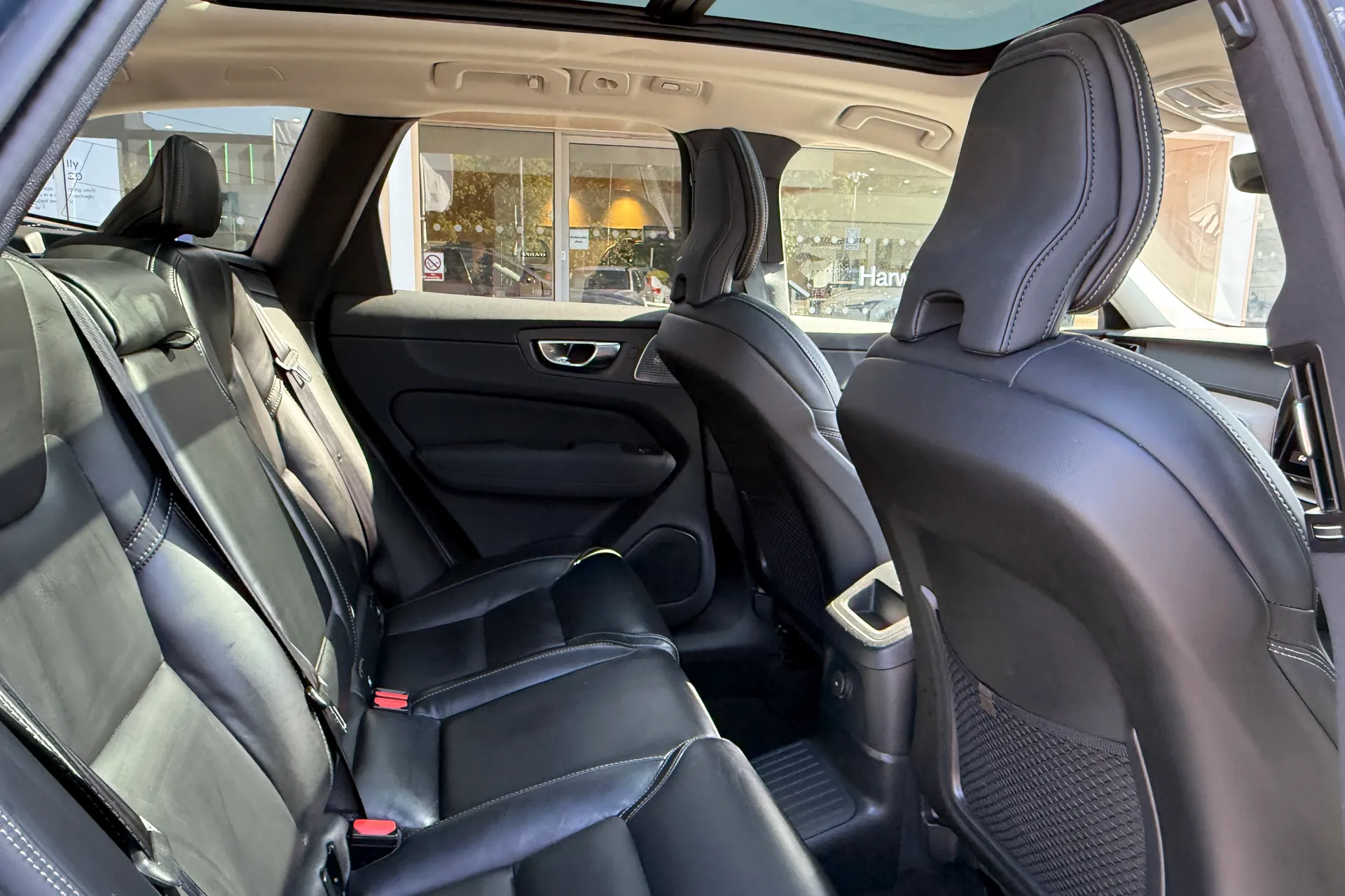 Volvo XC60 thumbnail image number 23