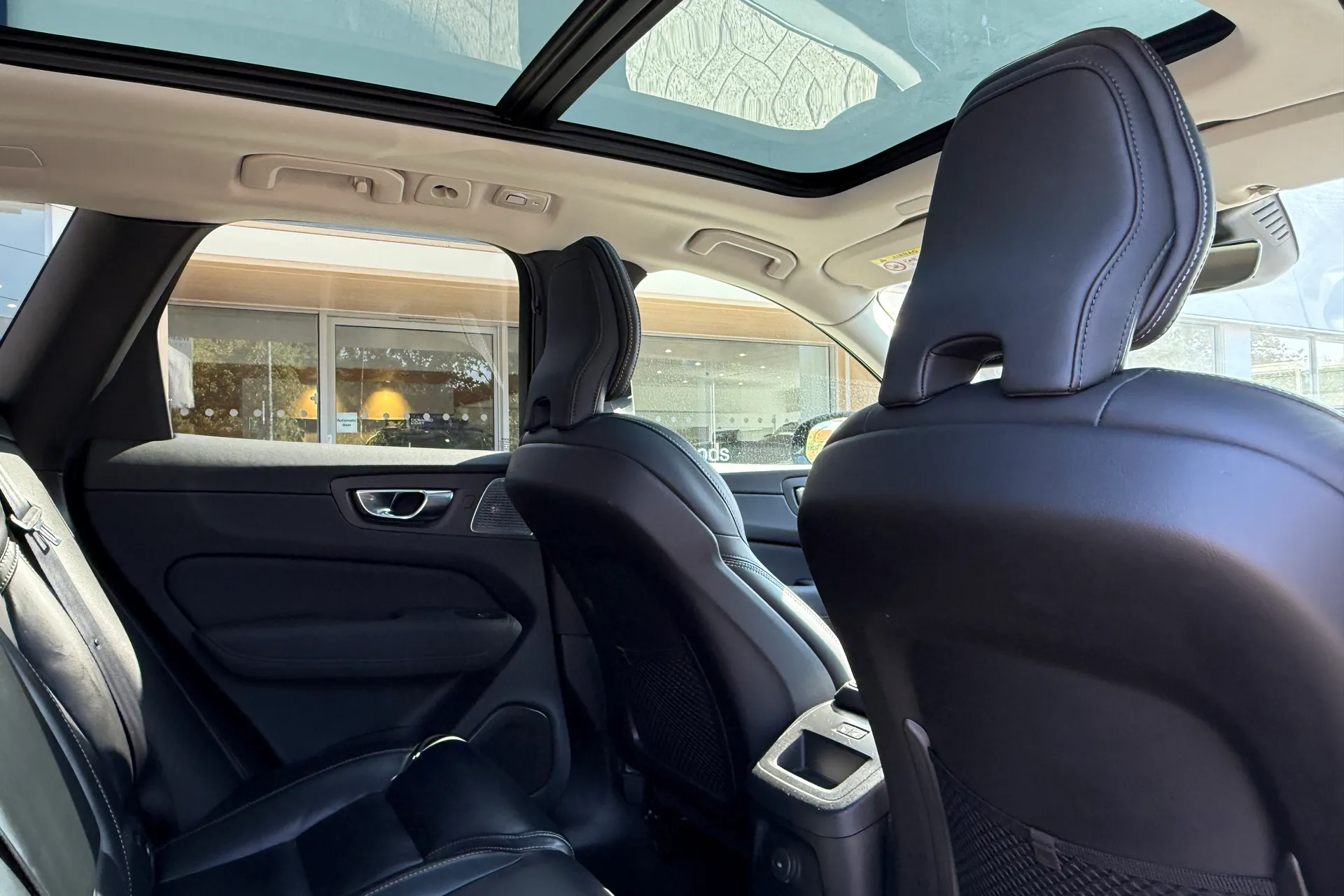 Volvo XC60 thumbnail image number 24