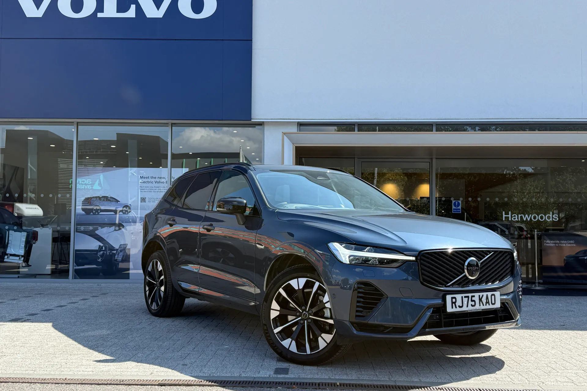 Volvo XC60 focused image