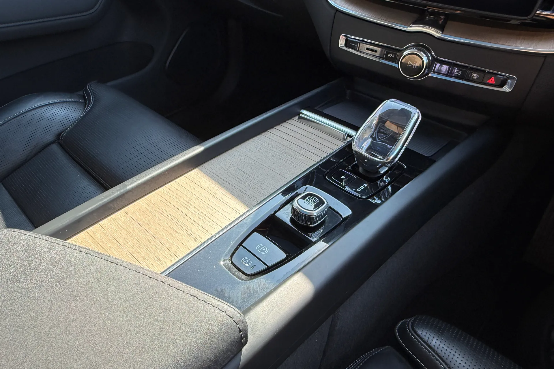 Volvo XC60 thumbnail image number 42