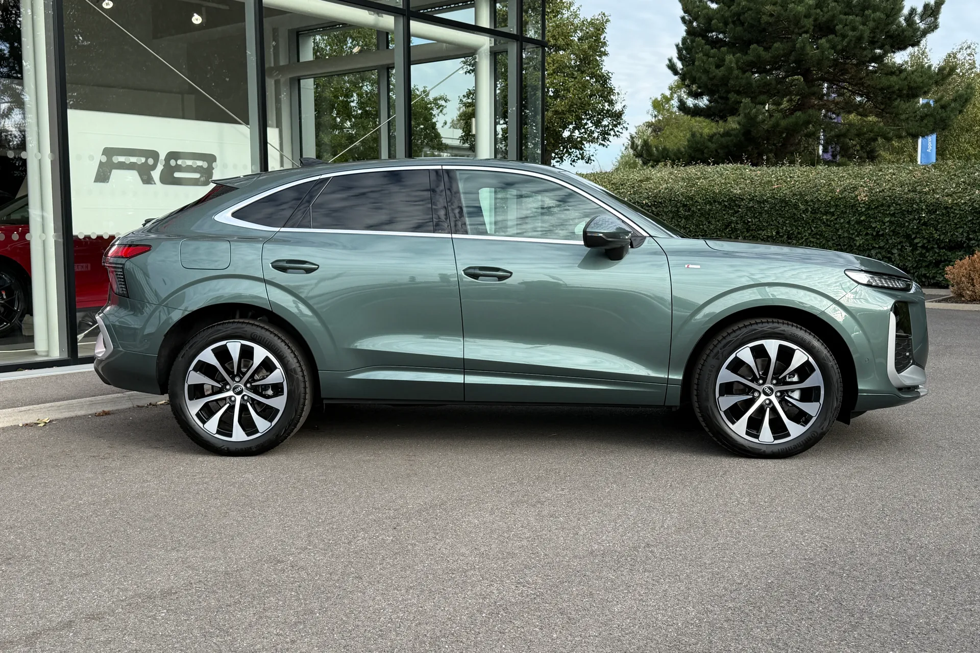 Audi Q3 thumbnail image number 2