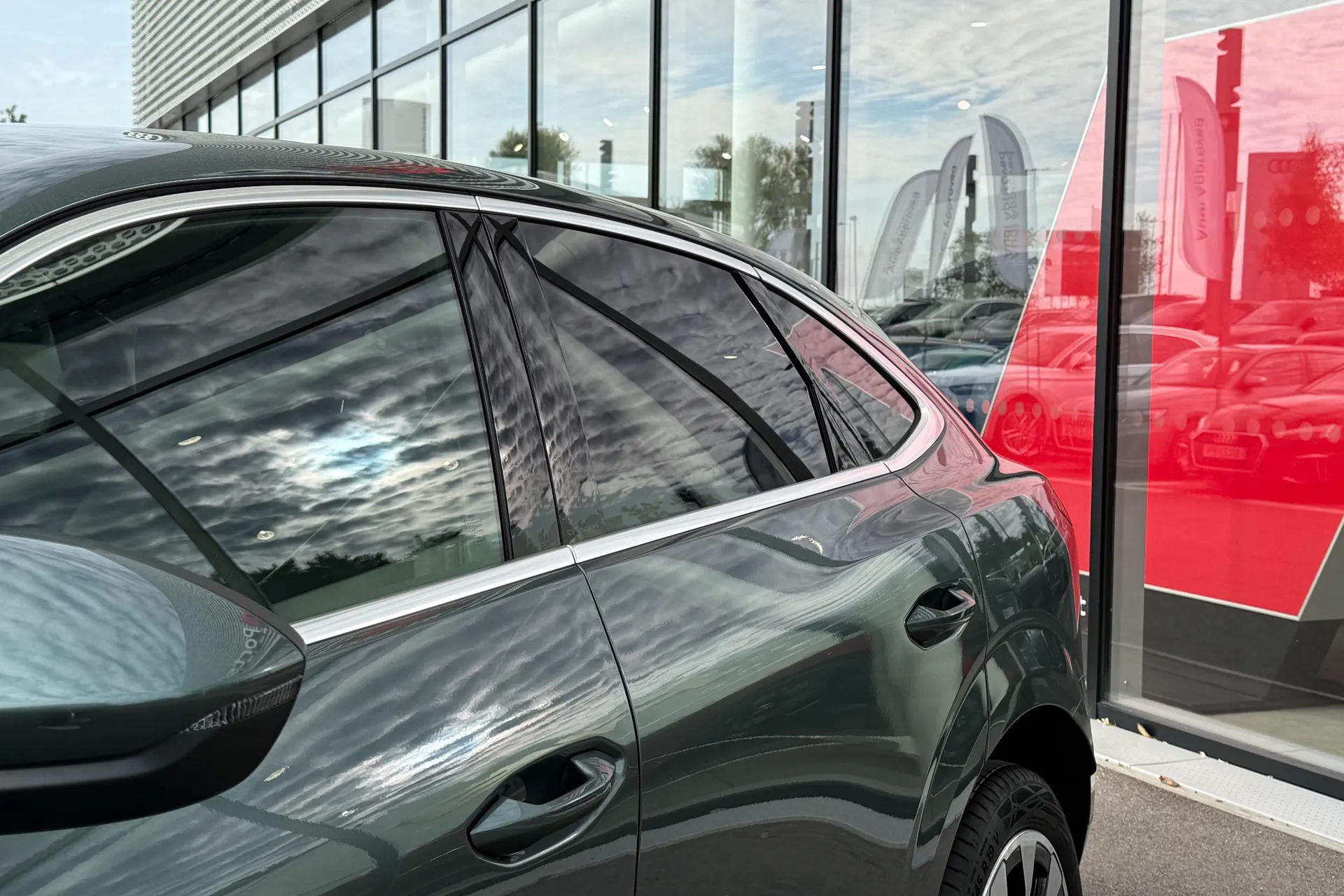 Audi Q3 thumbnail image number 14