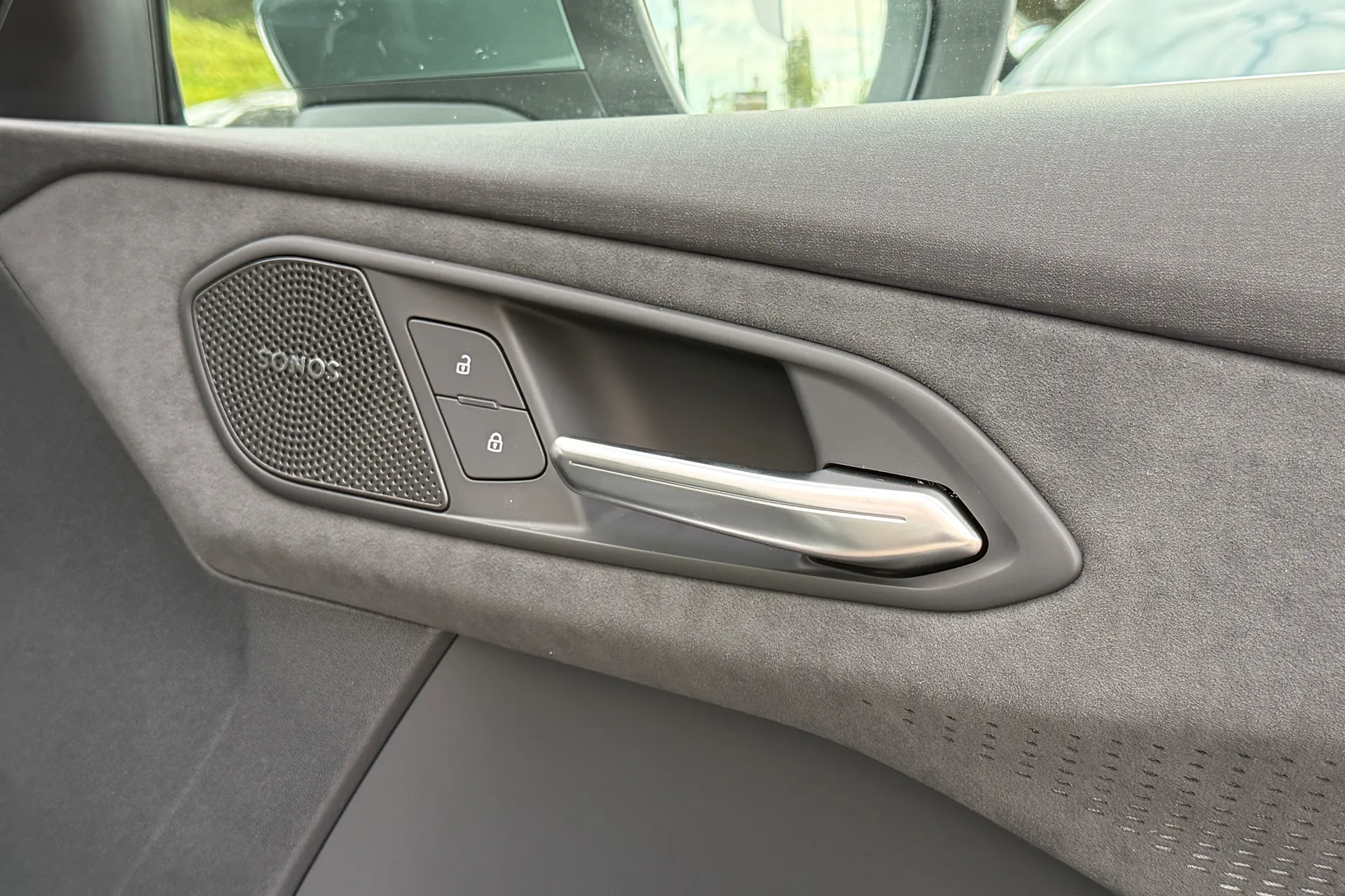 Audi Q3 thumbnail image number 35