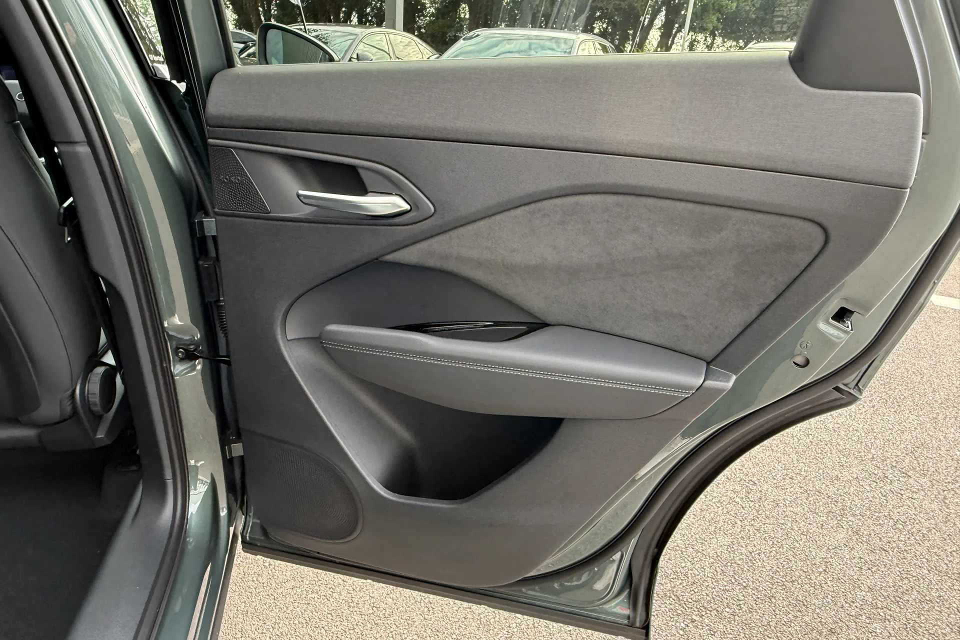 Audi Q3 thumbnail image number 31
