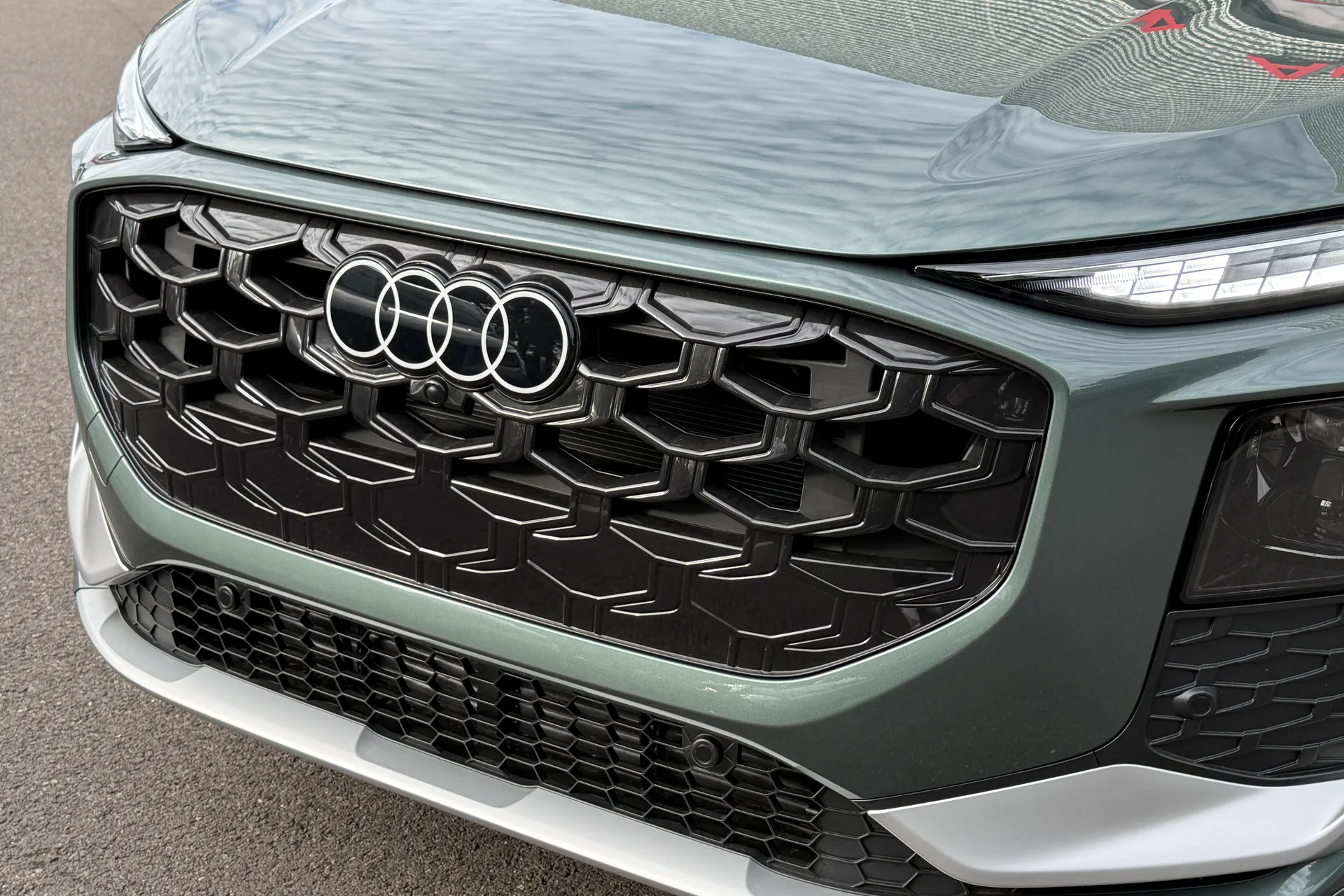 Audi Q3 thumbnail image number 11