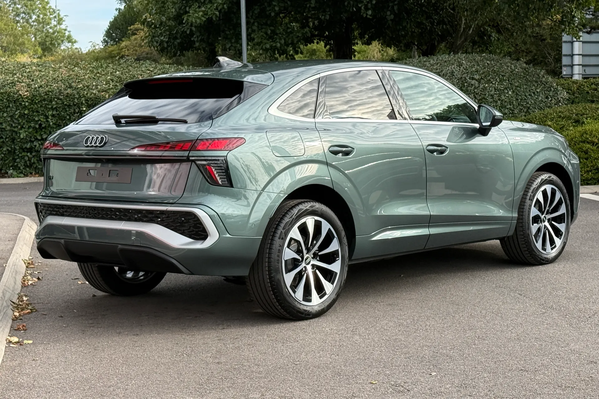 Audi Q3 thumbnail image number 21