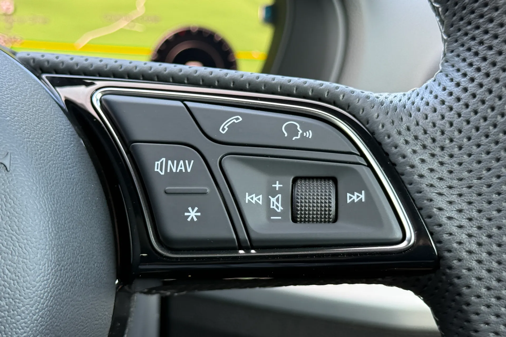 Audi Q2 thumbnail image number 24