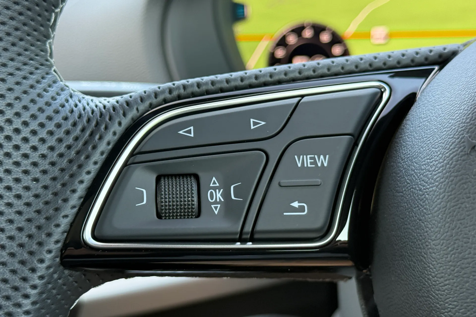 Audi Q2 thumbnail image number 23