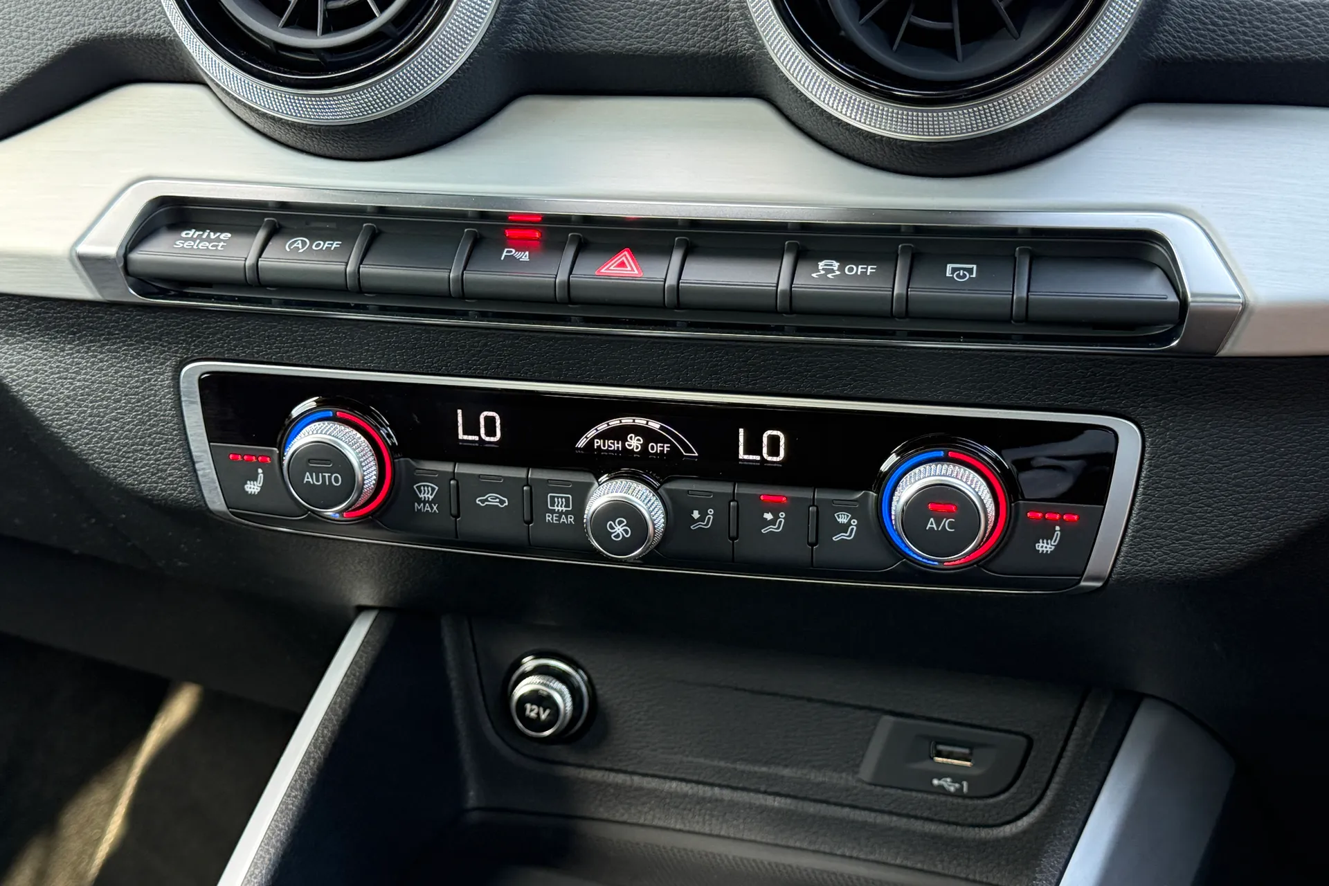 Audi Q2 thumbnail image number 17