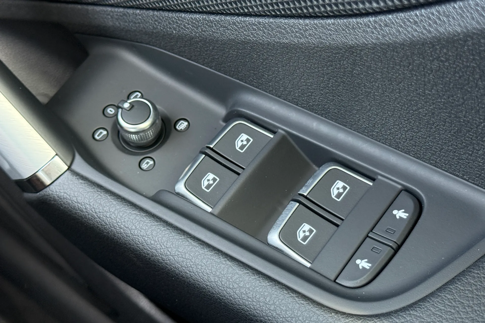 Audi Q2 thumbnail image number 21