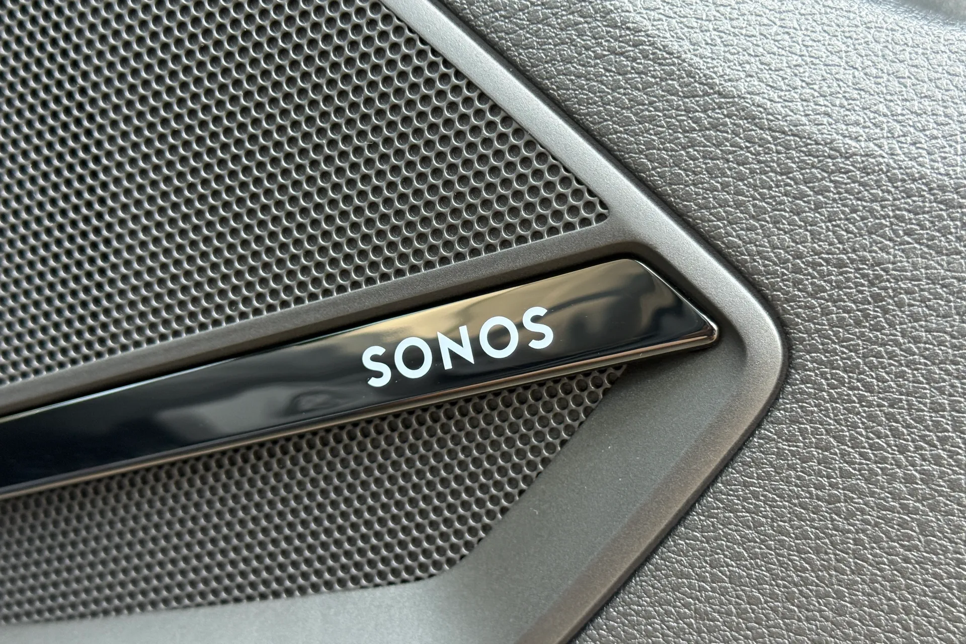 Audi Q2 thumbnail image number 19