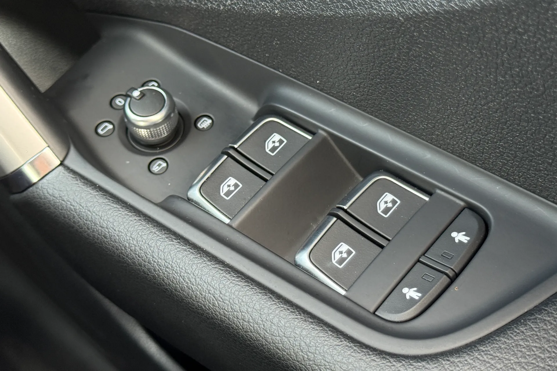 Audi Q2 thumbnail image number 16