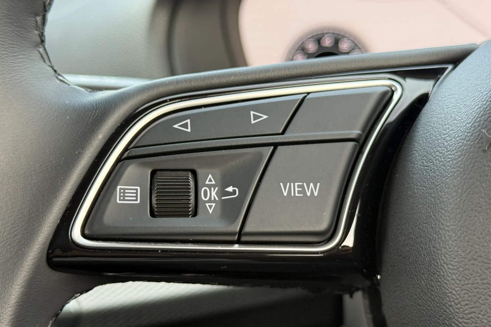 Audi Q2 thumbnail image number 17