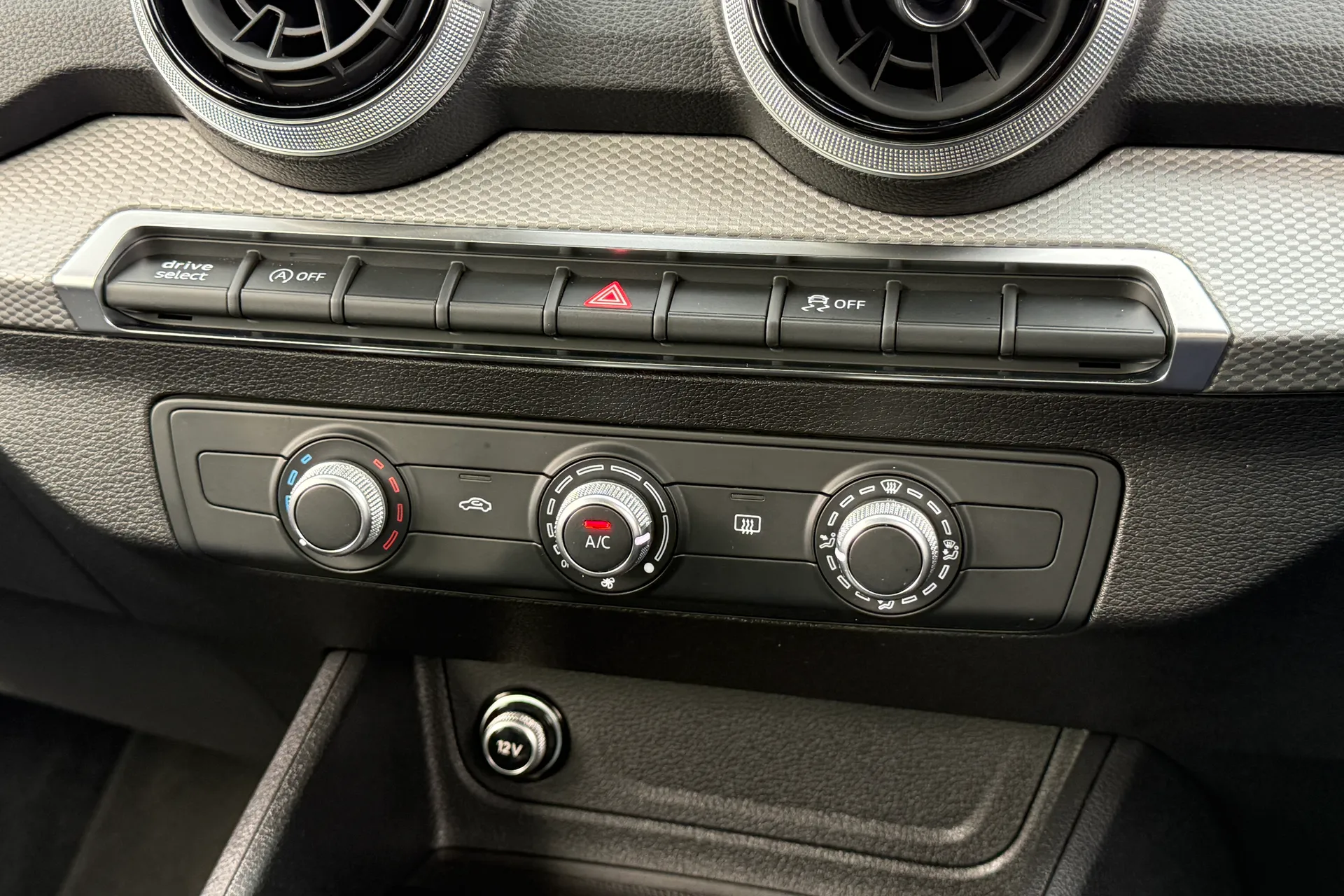 Audi Q2 thumbnail image number 13