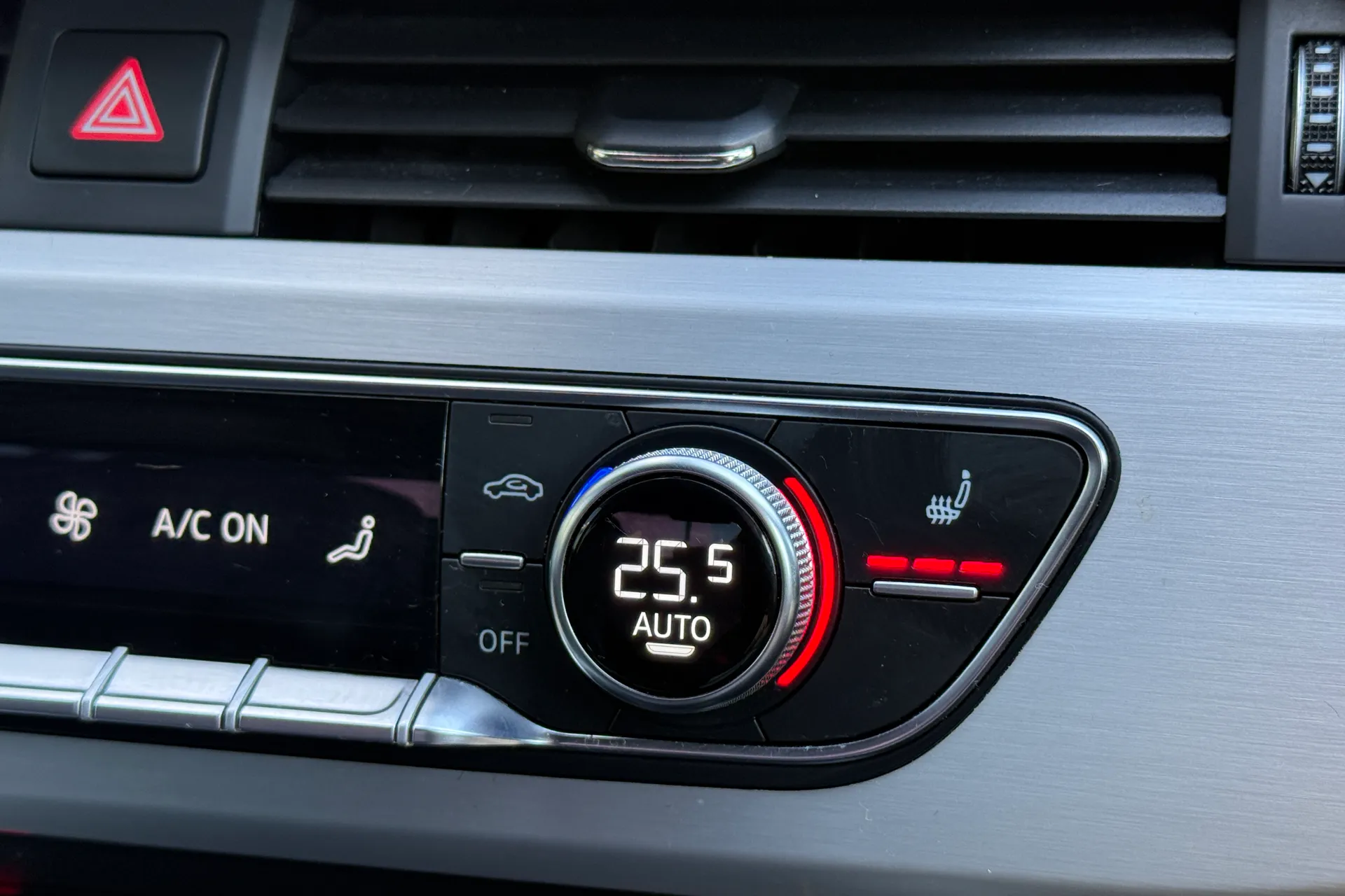Audi A4 thumbnail image number 29