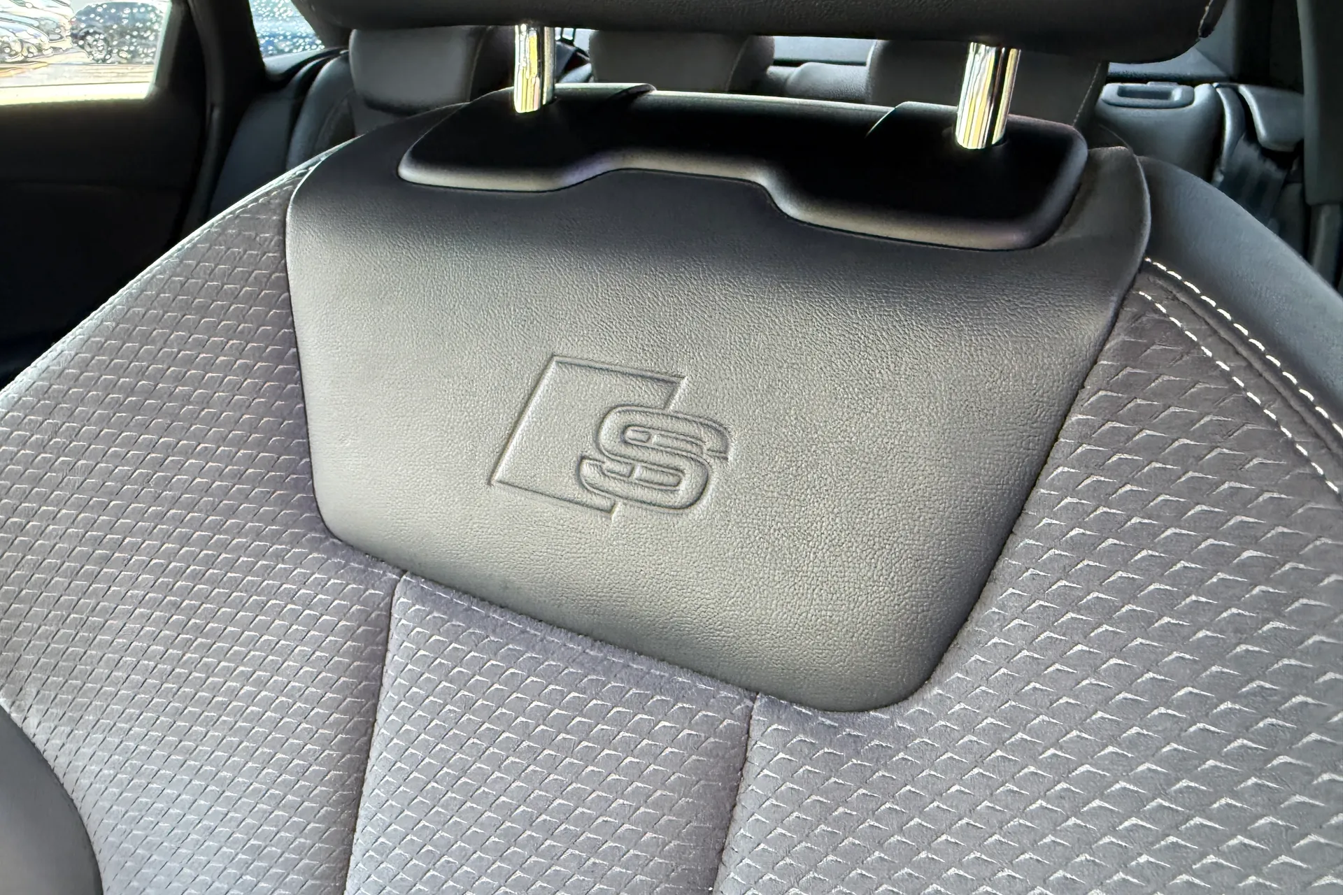 Audi A4 thumbnail image number 33