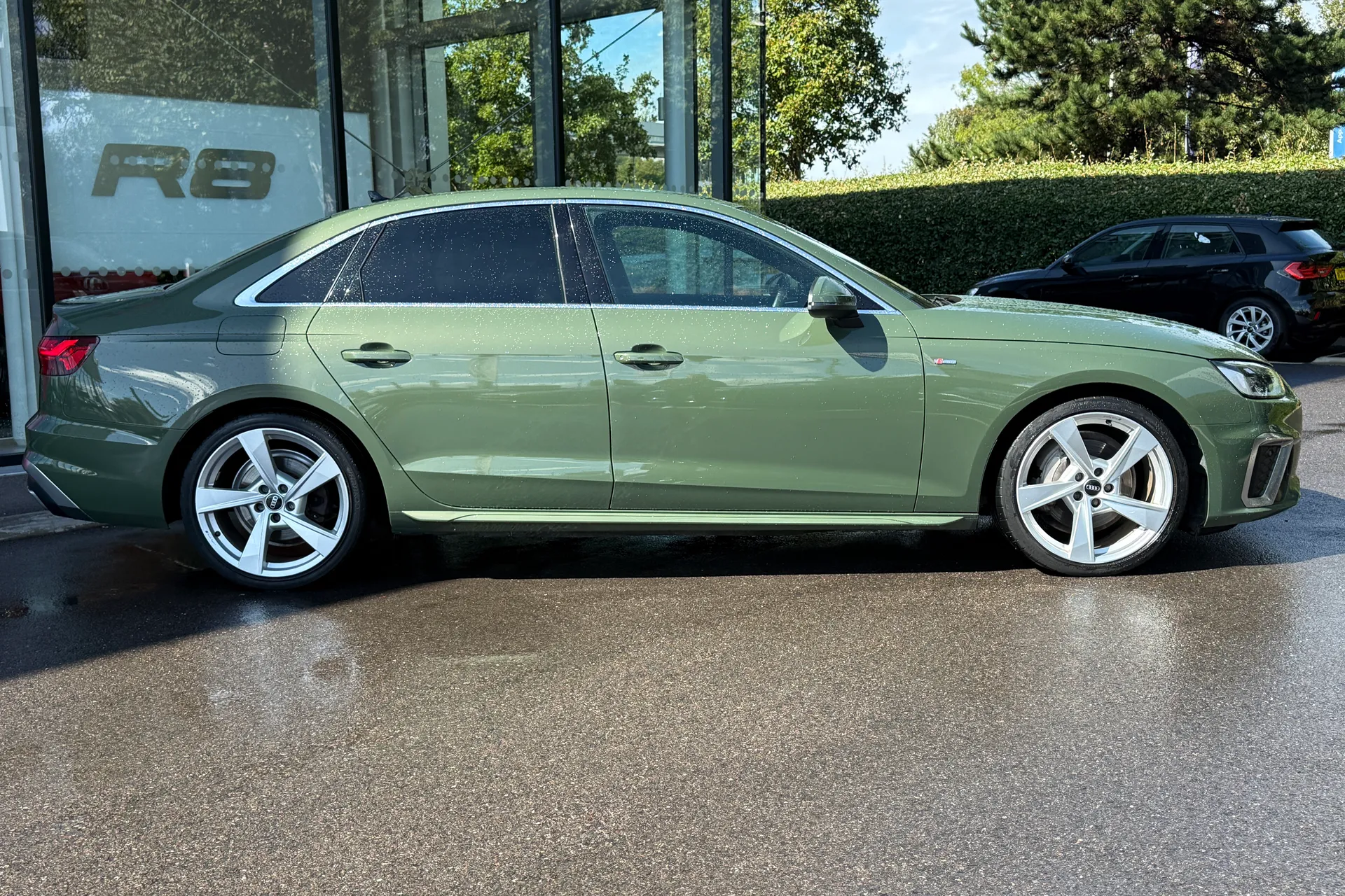 Audi A4 thumbnail image number 2