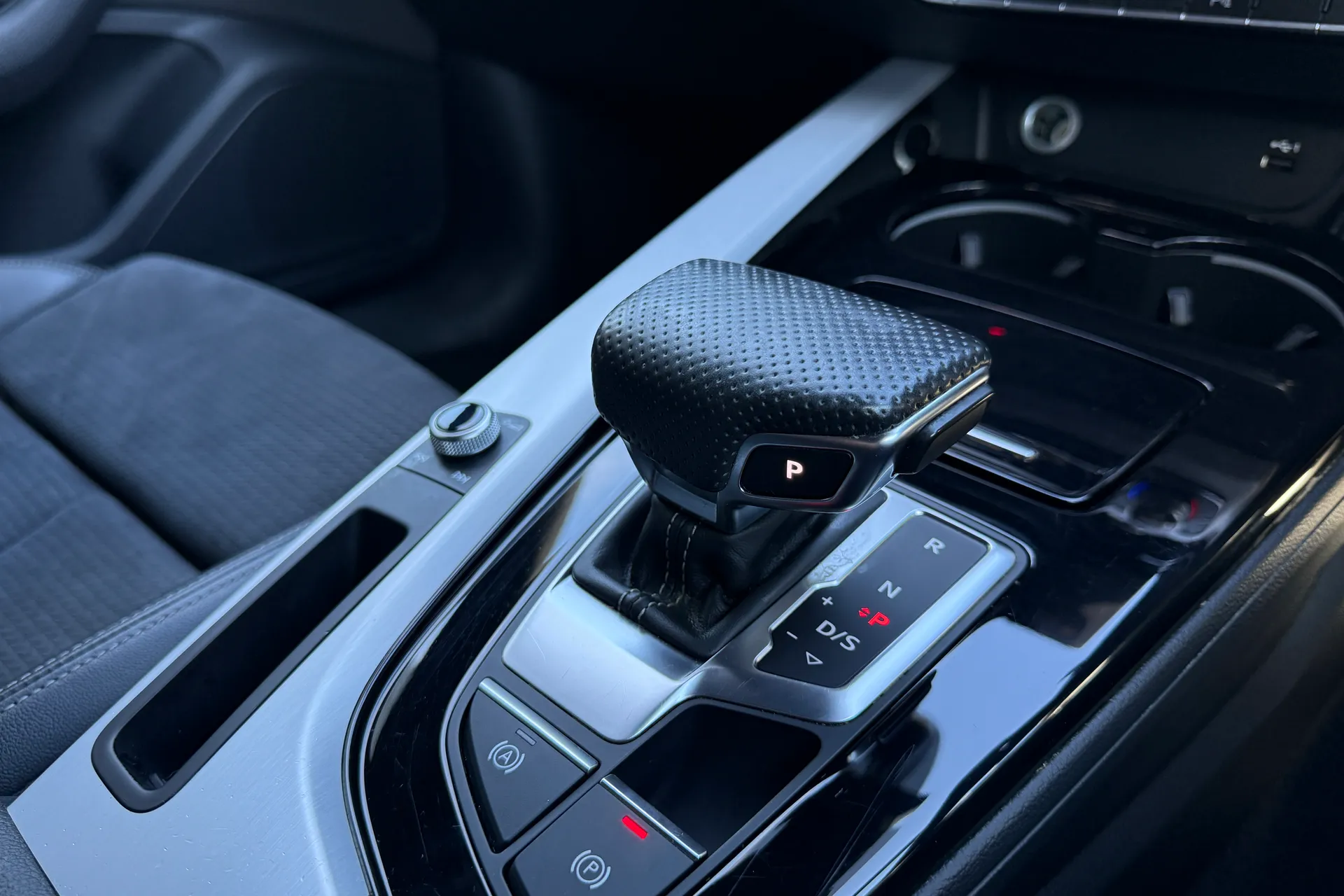 Audi A4 thumbnail image number 16