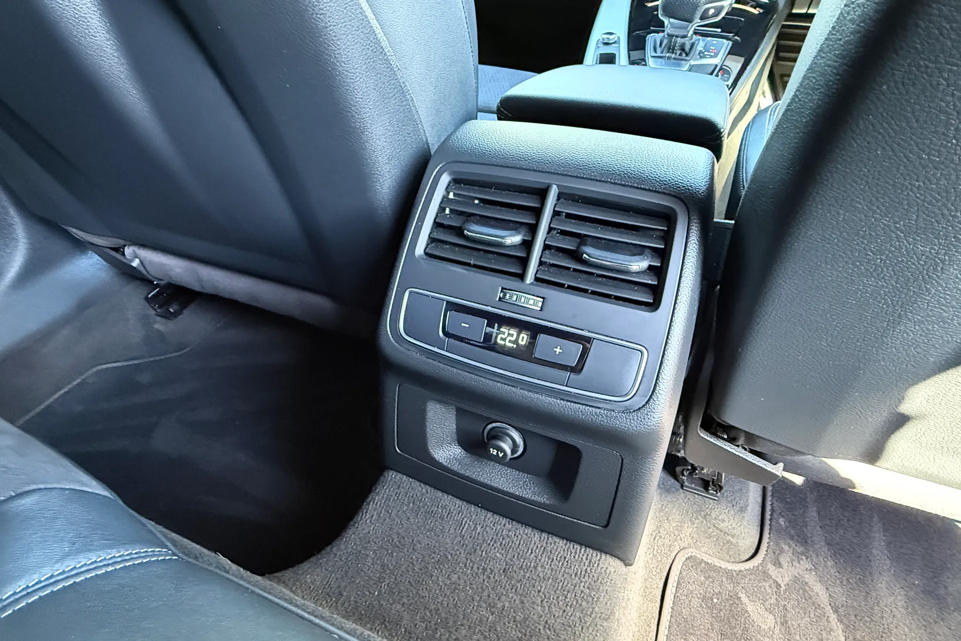 Audi A4 thumbnail image number 41