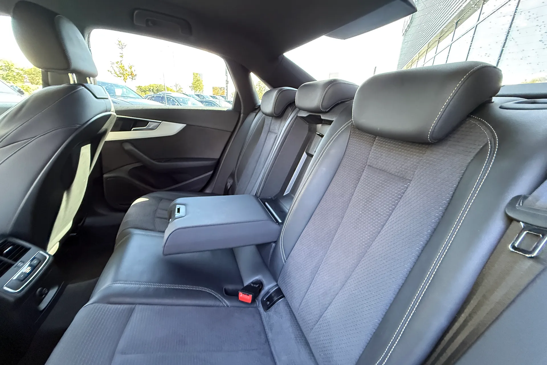 Audi A4 thumbnail image number 36