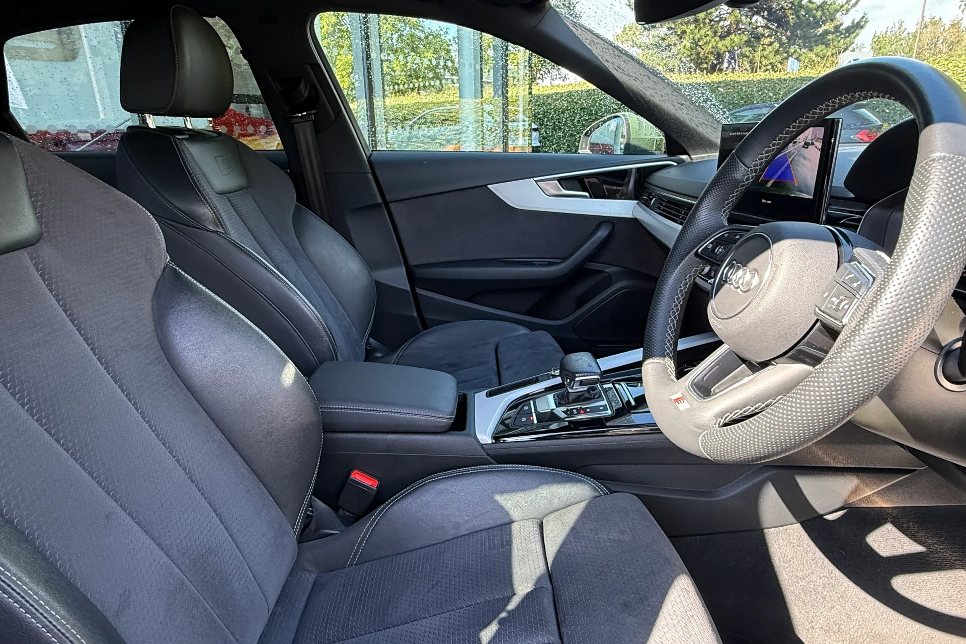 Audi A4 thumbnail image number 28