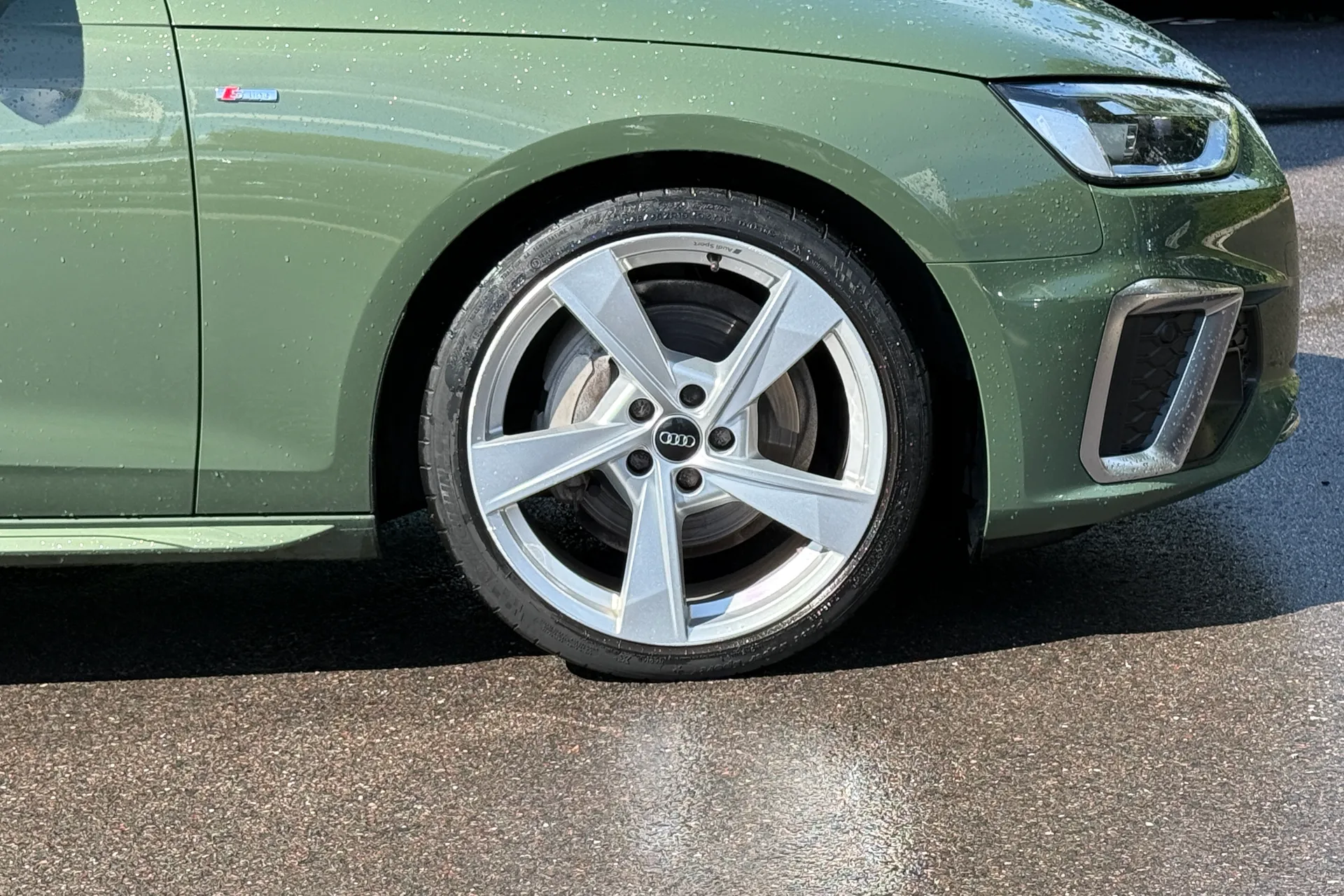 Audi A4 thumbnail image number 12