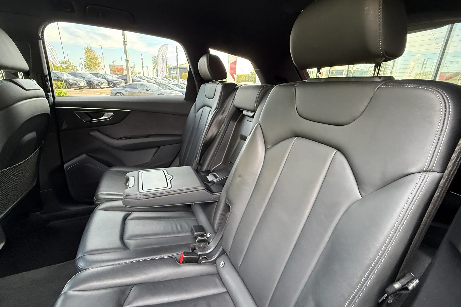 Audi Q7 thumbnail image number 31