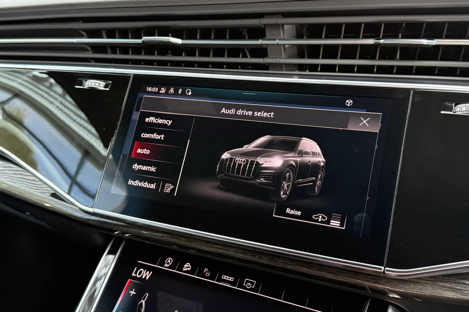 Audi Q7 thumbnail image number 32
