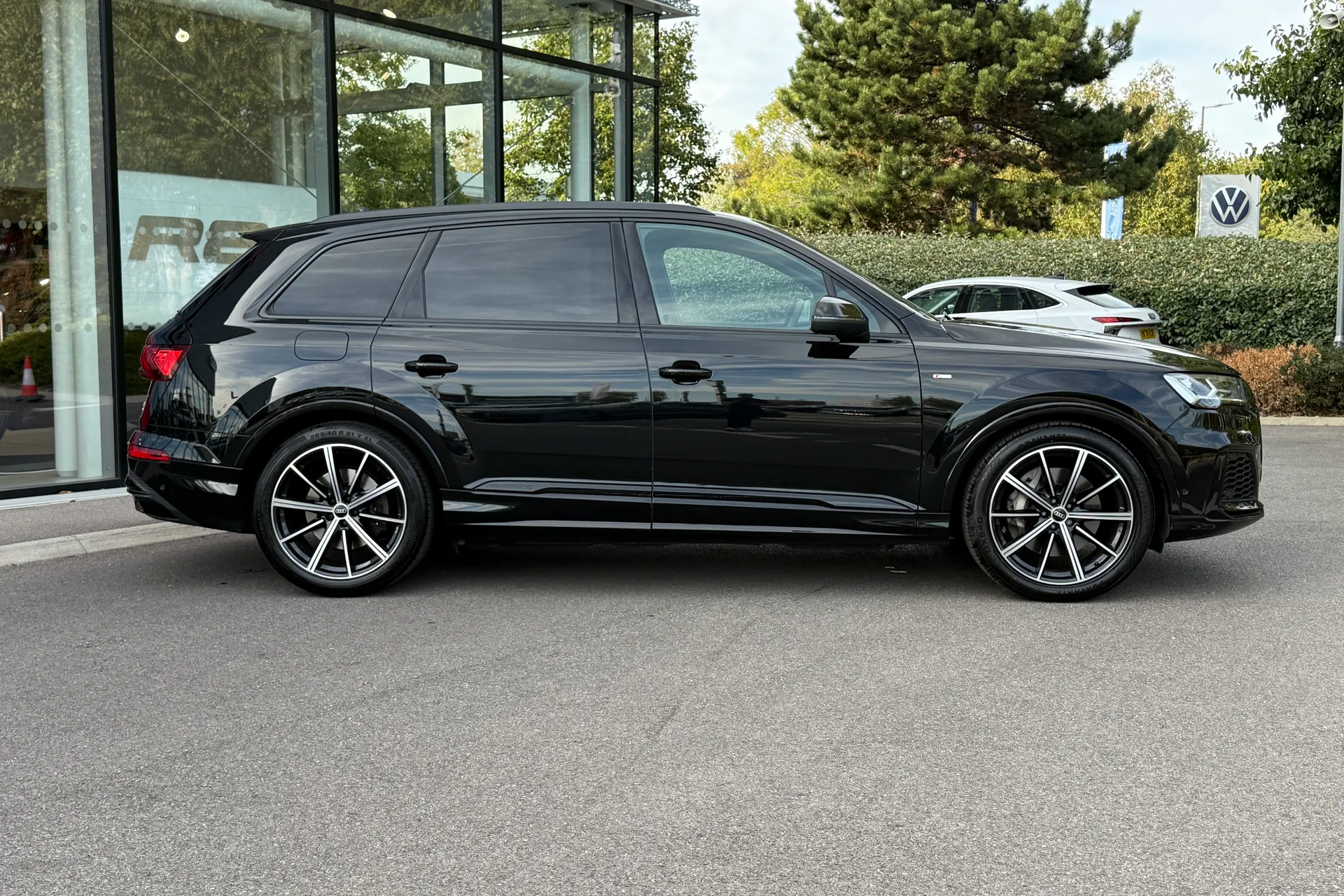Audi Q7 thumbnail image number 2