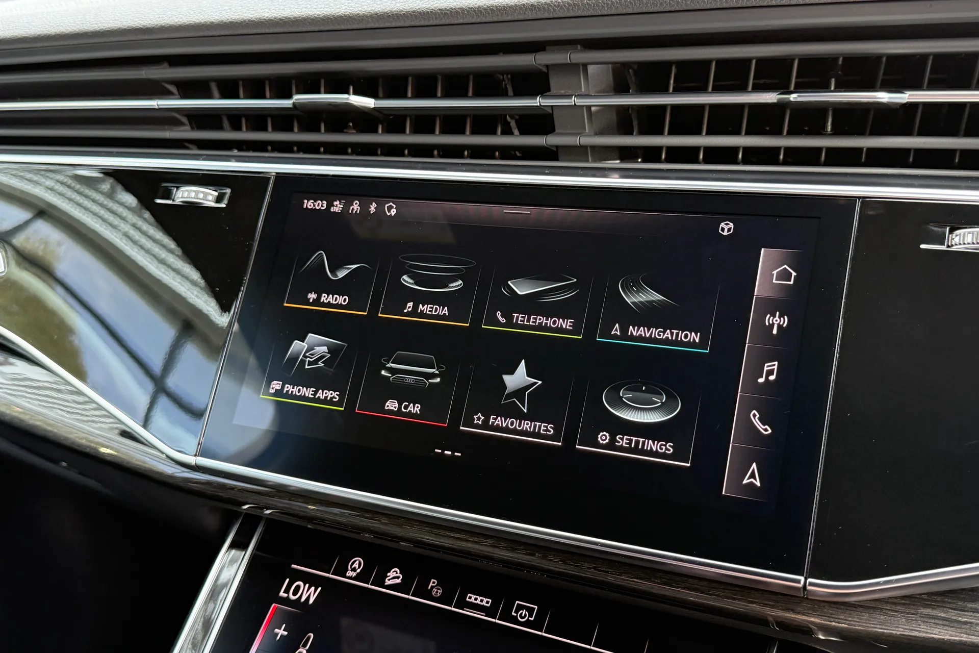 Audi Q7 thumbnail image number 23