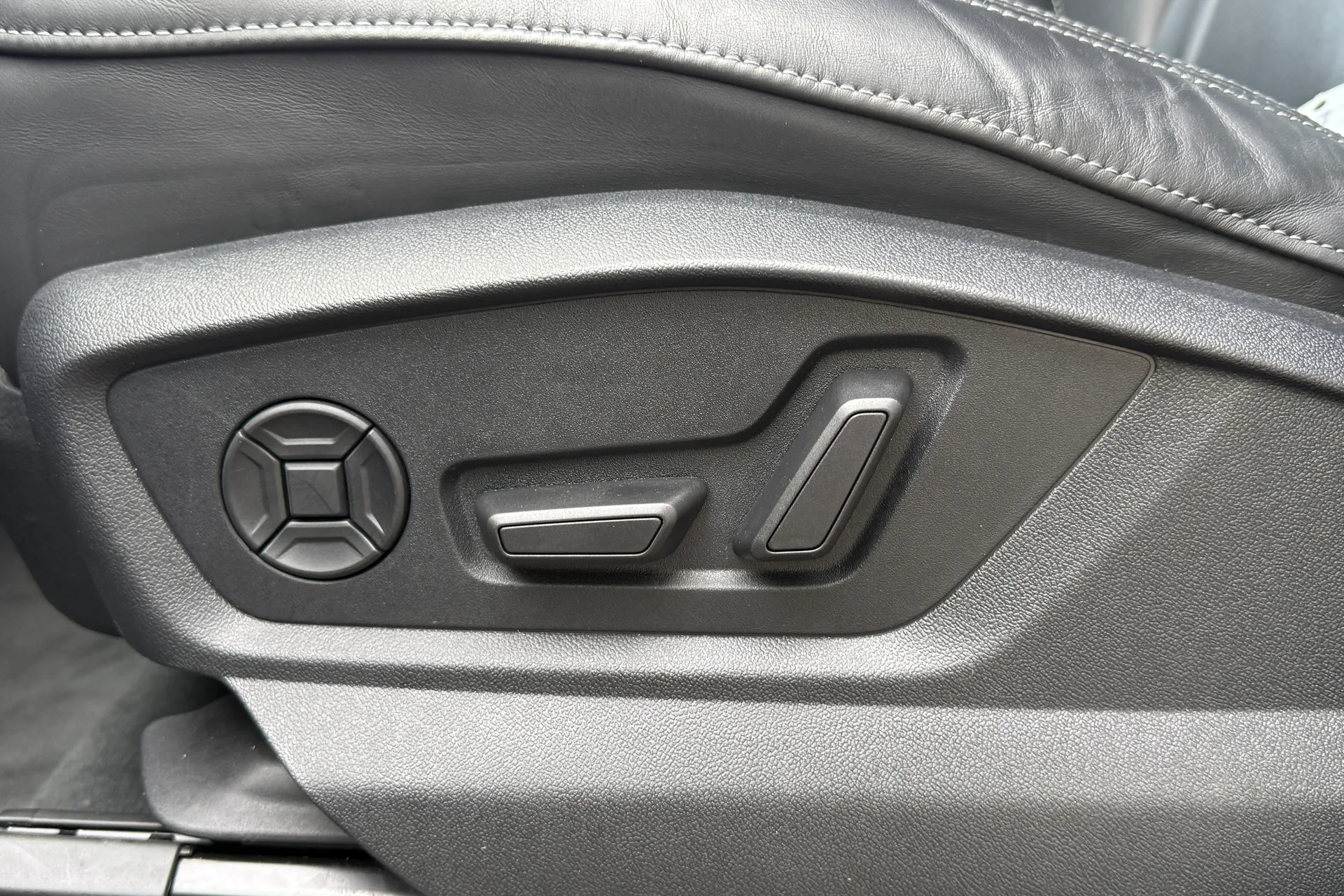 Audi Q7 thumbnail image number 34