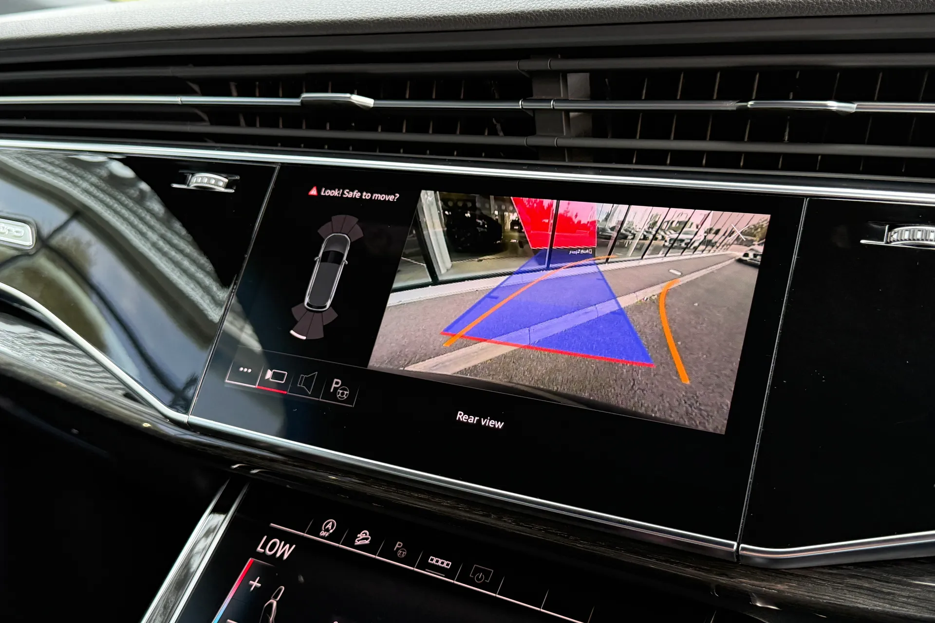 Audi Q7 thumbnail image number 3
