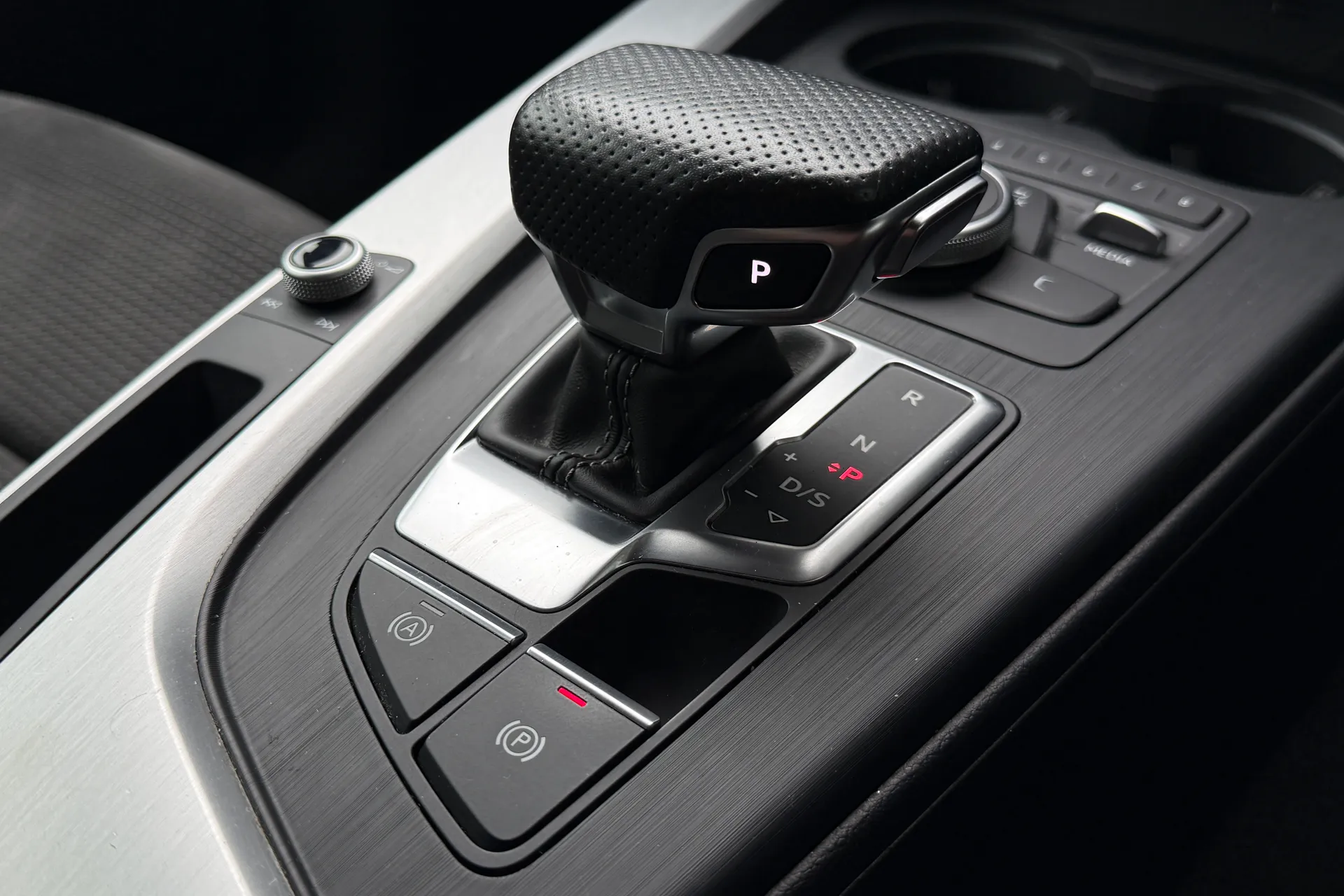 Audi A4 thumbnail image number 26