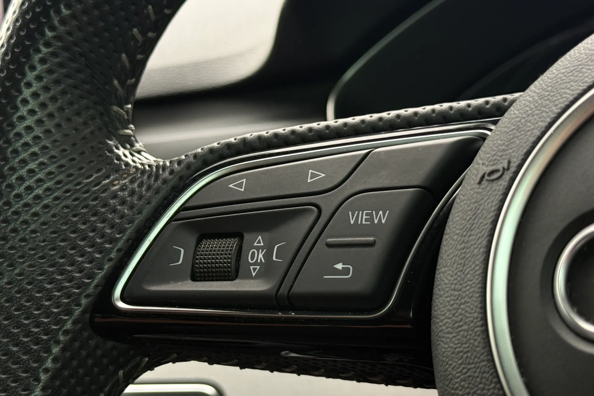 Audi A4 thumbnail image number 11