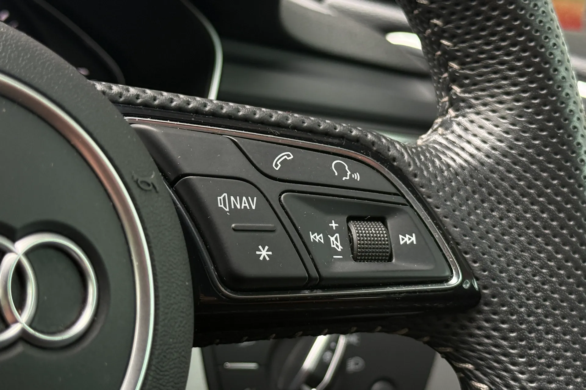 Audi A4 thumbnail image number 10