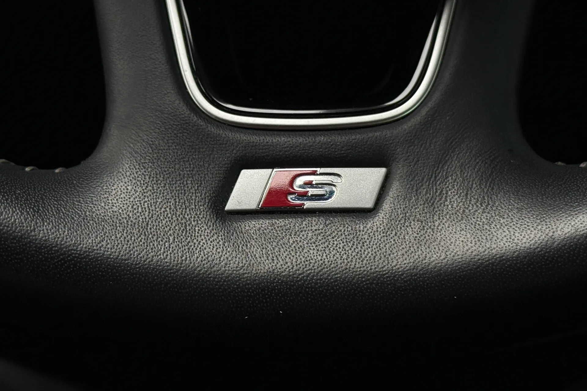 Audi A4 thumbnail image number 12