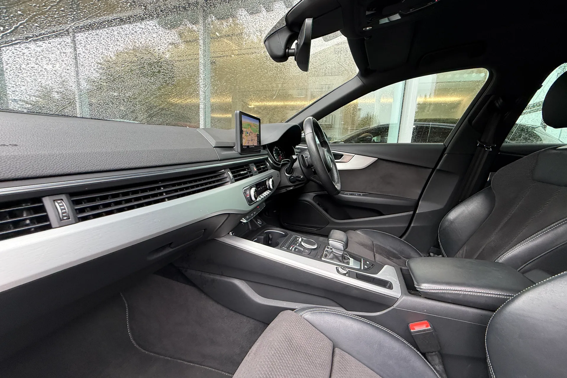 Audi A4 thumbnail image number 2