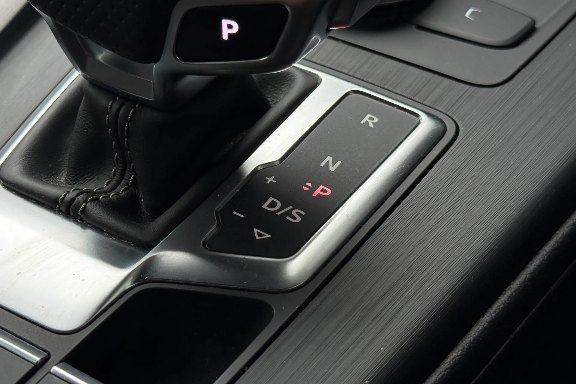 Audi A4 thumbnail image number 27