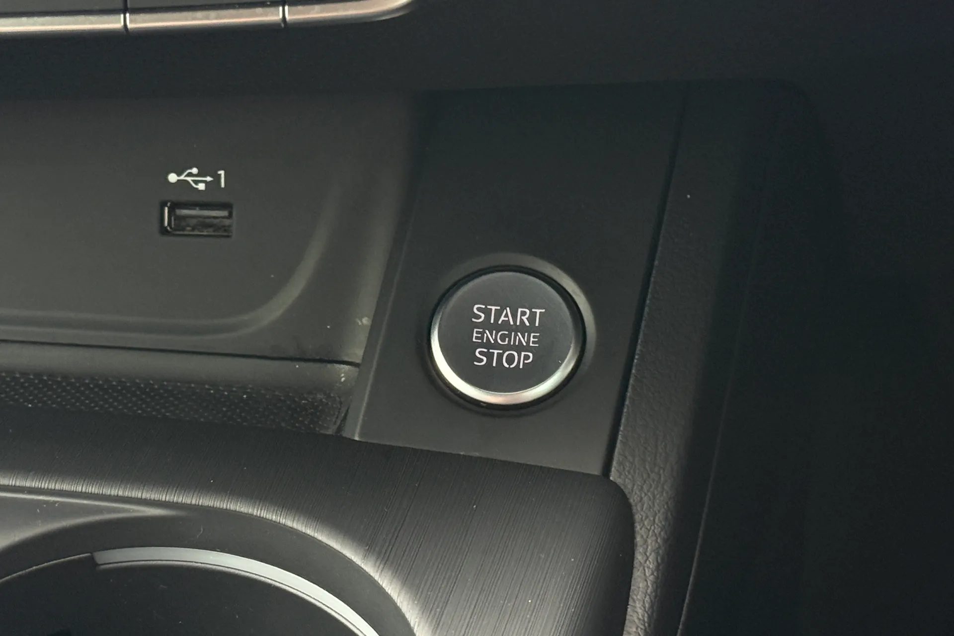 Audi A4 thumbnail image number 23