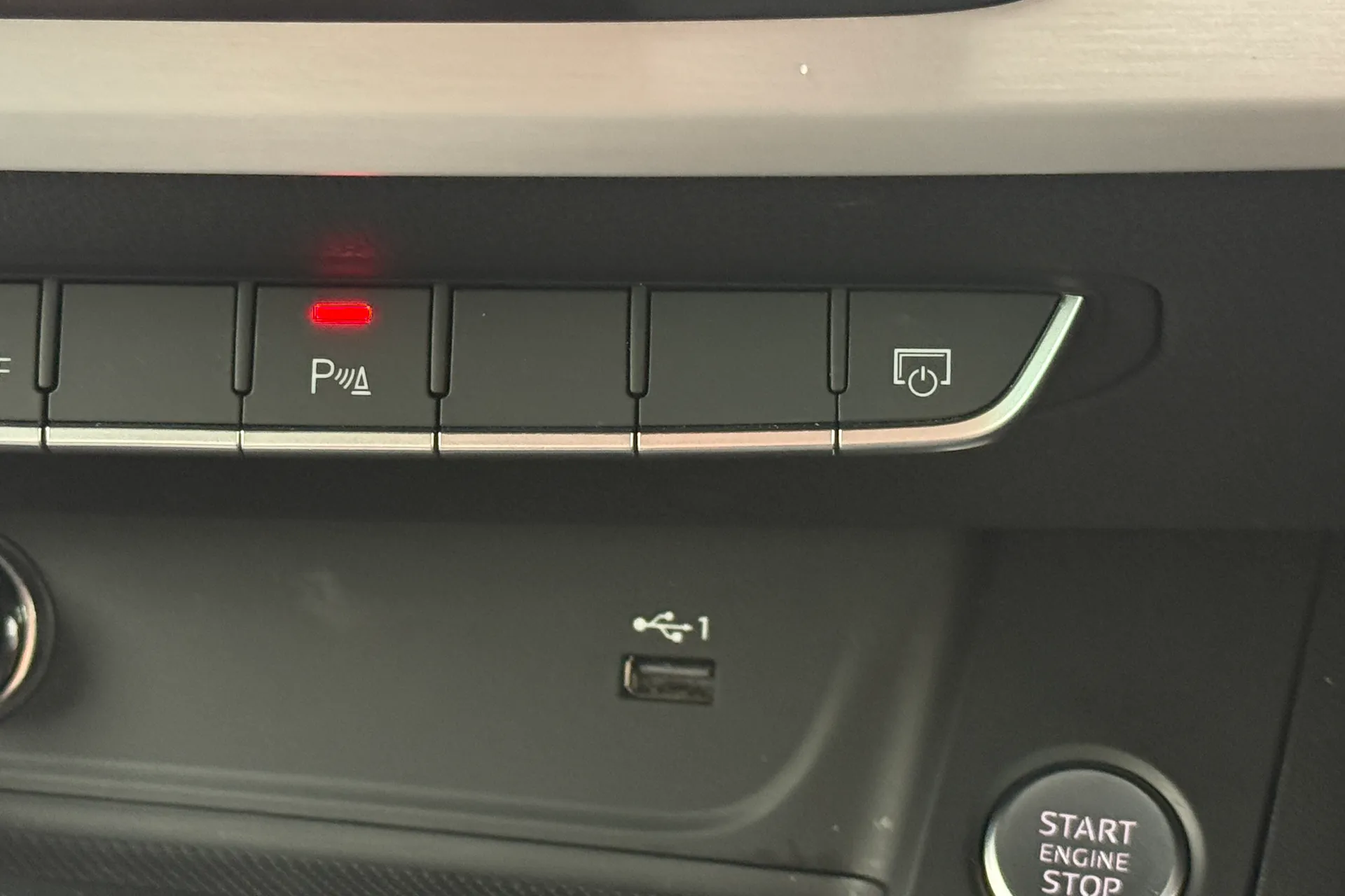 Audi A4 thumbnail image number 22