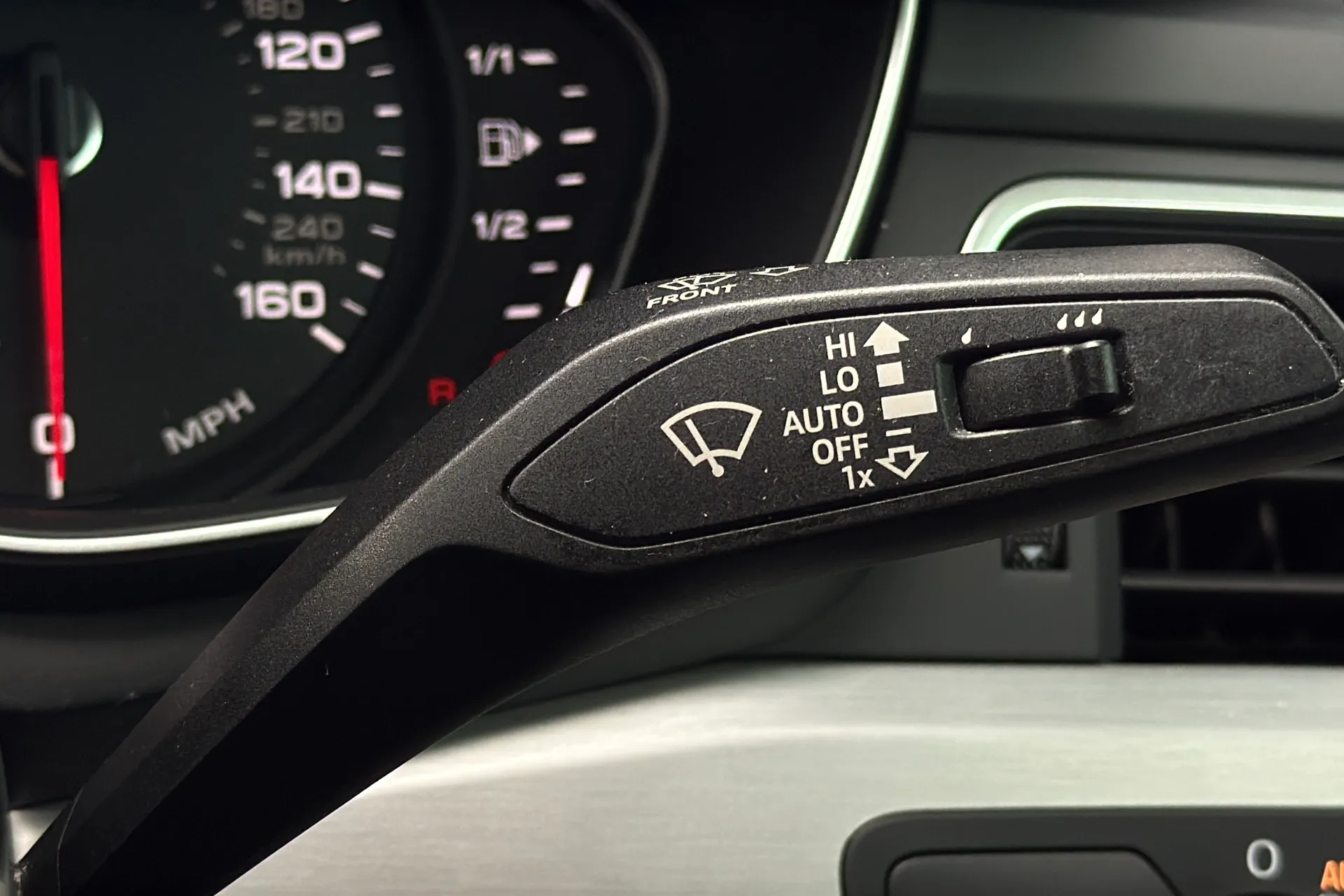 Audi A4 thumbnail image number 13