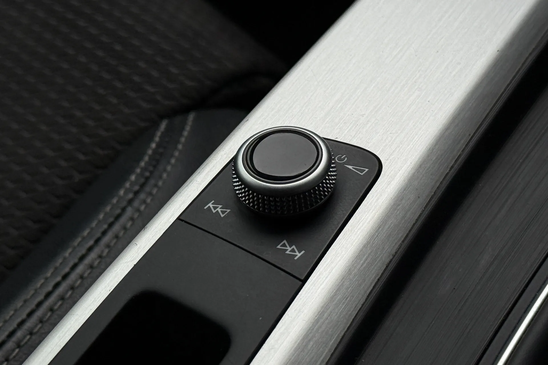 Audi A4 thumbnail image number 25