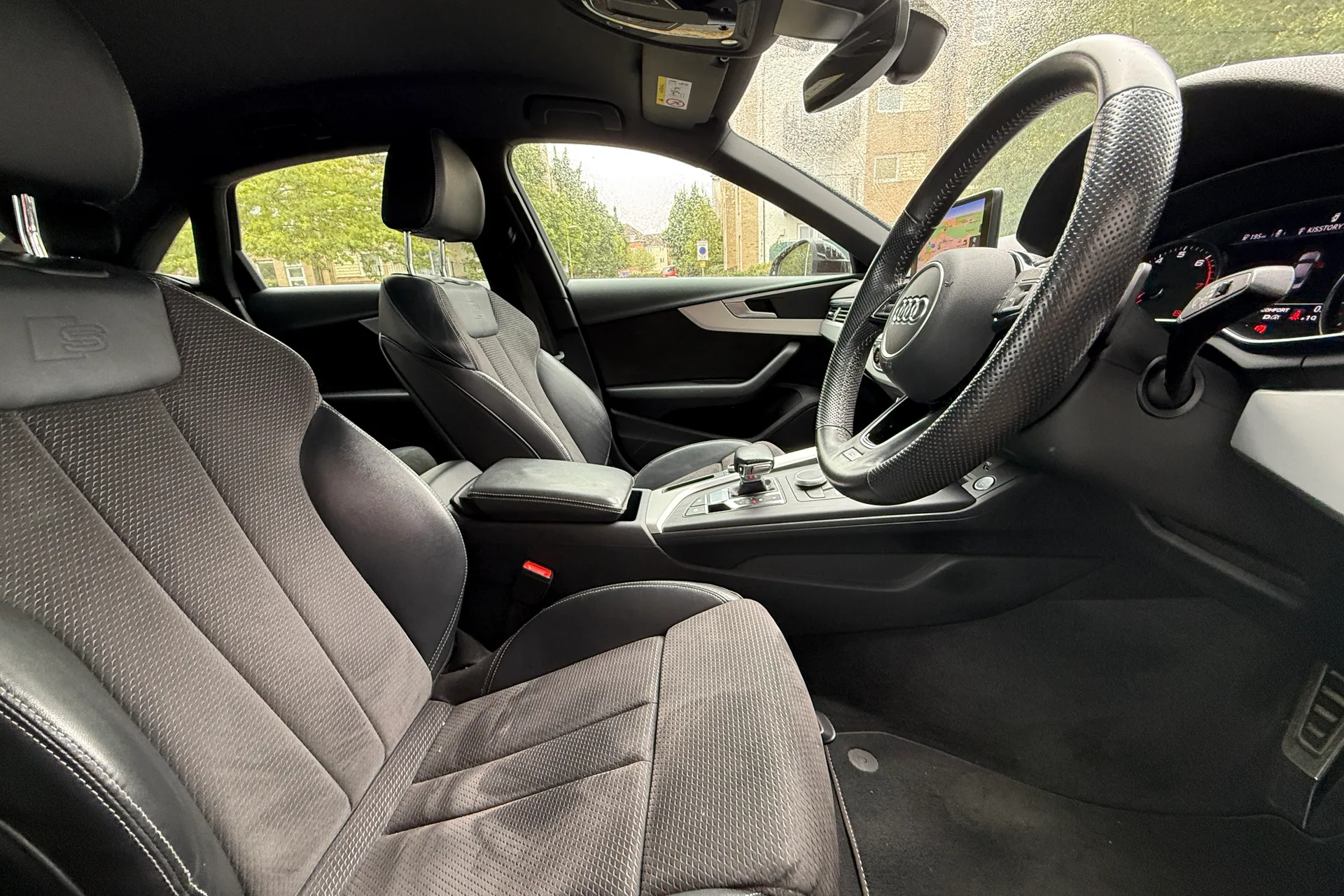 Audi A4 thumbnail image number 32